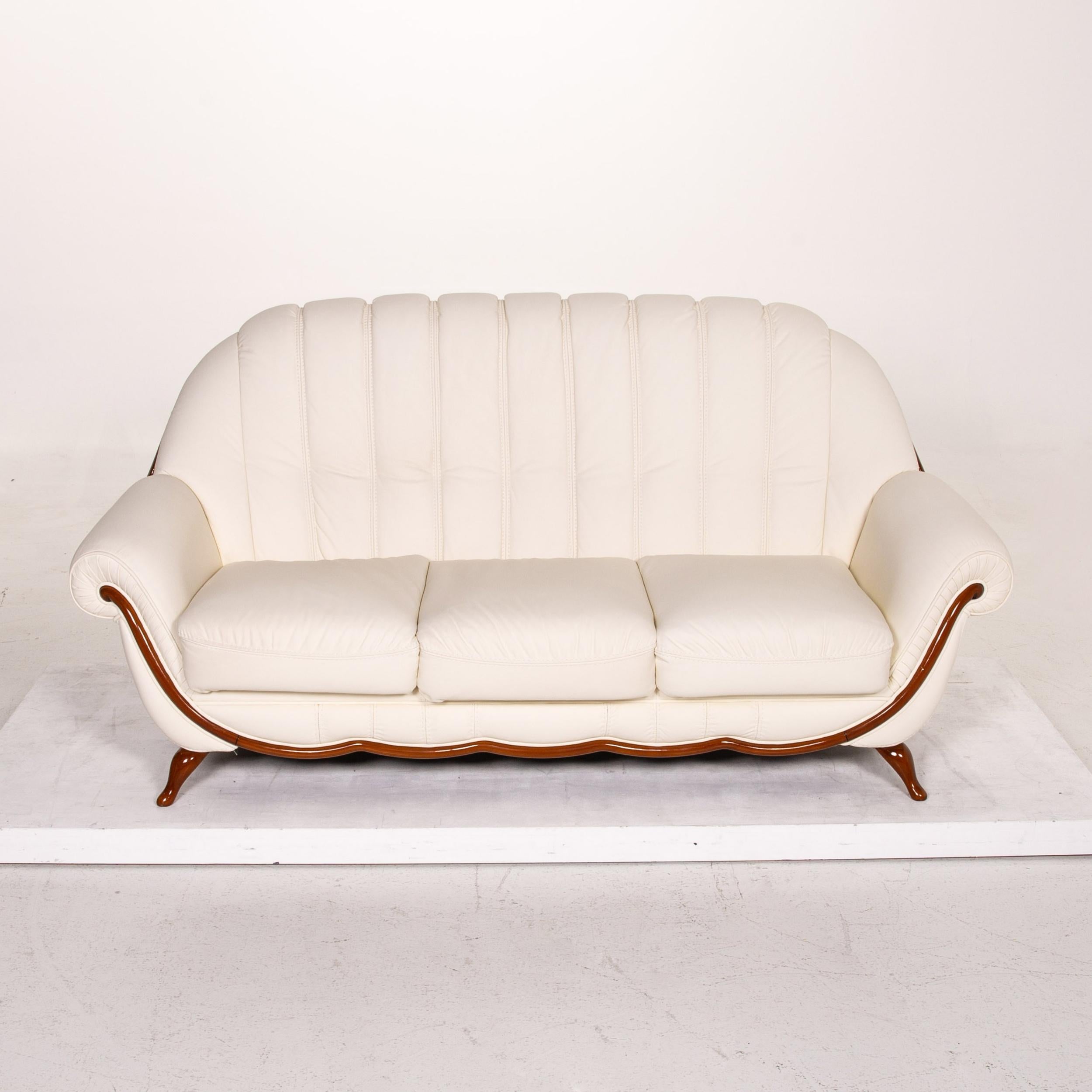 Nieri Leather Sofa Cream Three-Seat Couch In Excellent Condition For Sale In Cologne, DE