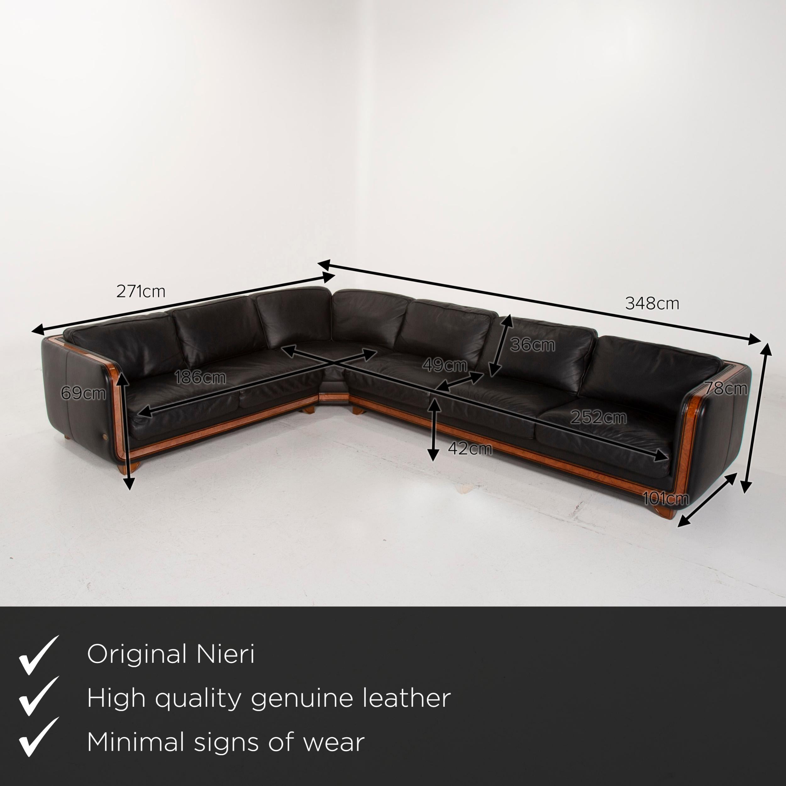 Wir präsentieren Ihnen ein Nieri Ledersofa-Set schwarz Ecksofa Sessel Ottomane.
   
 Produktabmessungen in Zentimetern:
 
Tiefe 101
Breite 271
Höhe 78
Sitzhöhe 42
Resthöhe 69
Sitztiefe 49
Sitzbreite 186
Rückenhöhe 36.
 
 
   