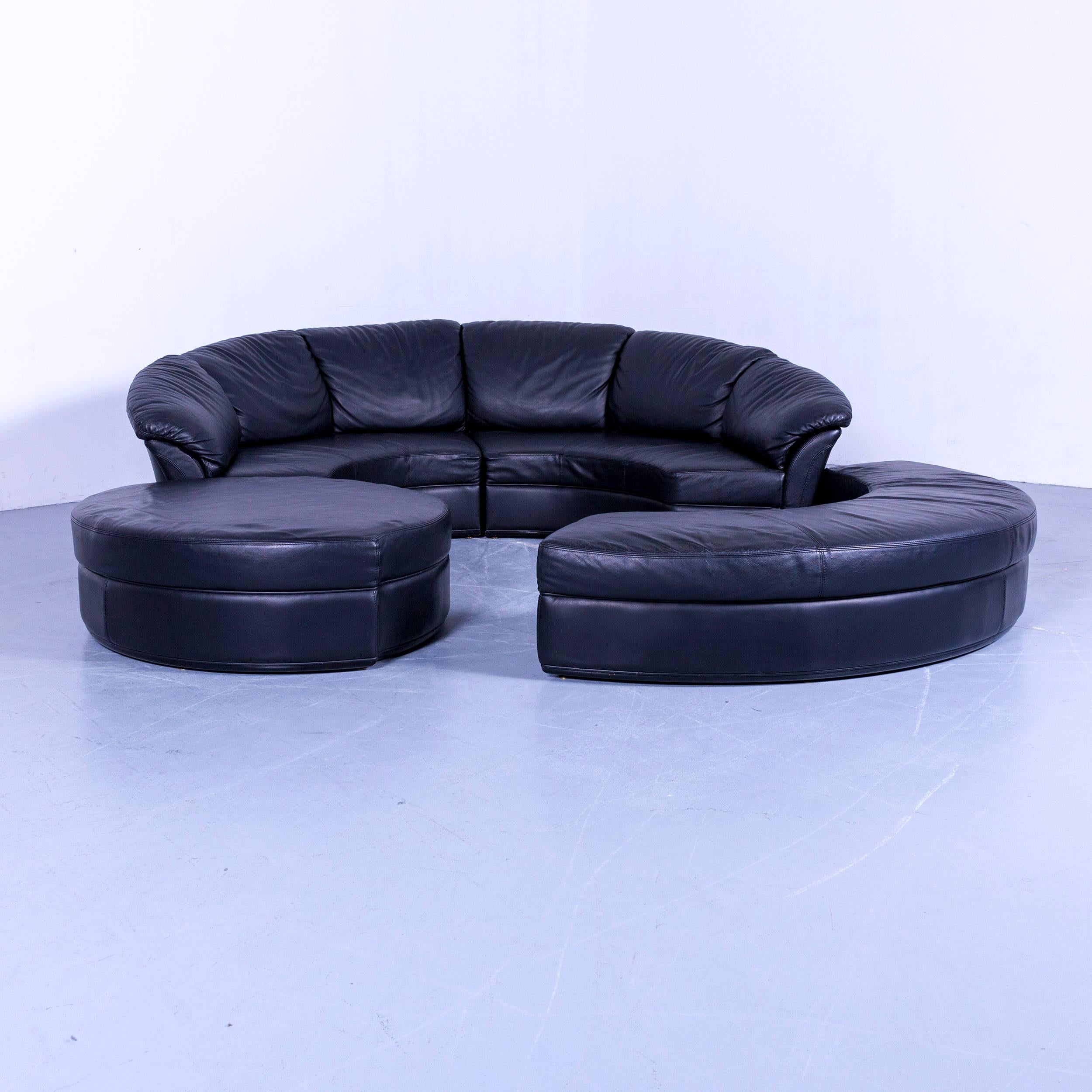 Canapé design original Nieri planet de couleur noire, au design minimaliste et moderne avec une fonction pratique, conçu pour un confort pur.
