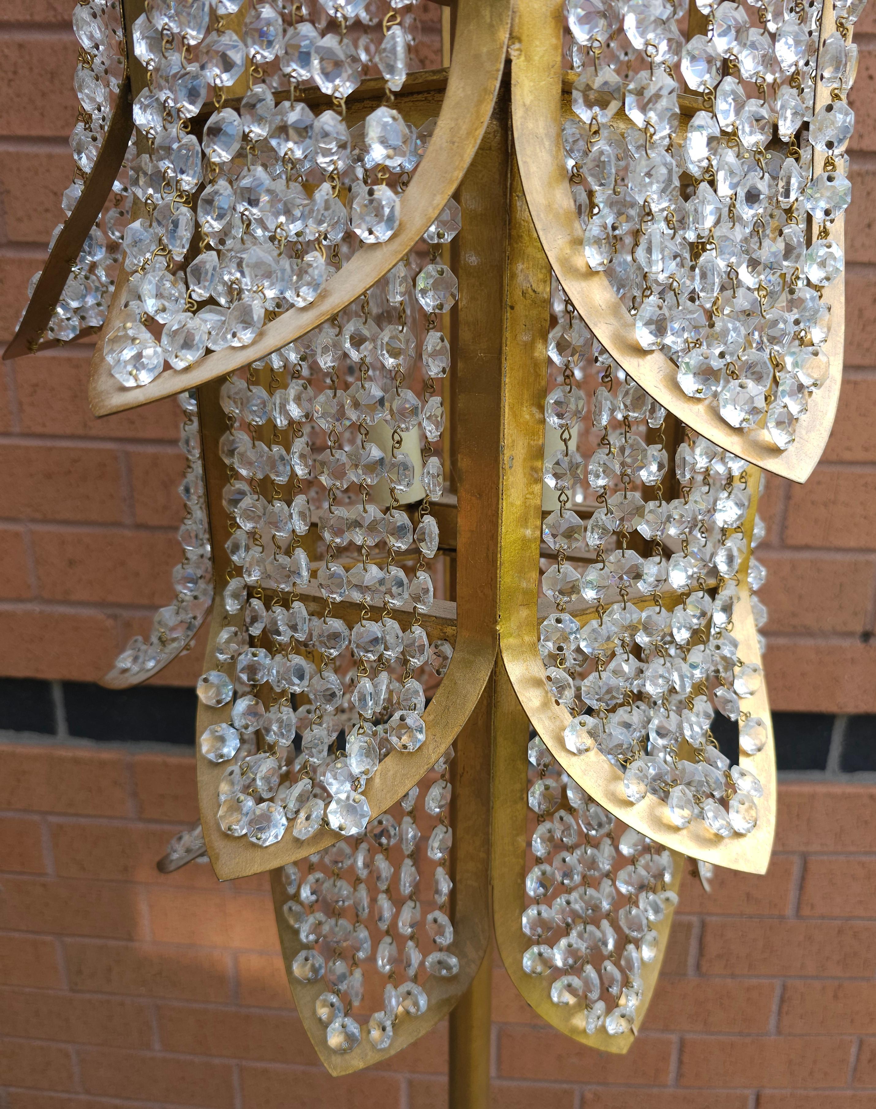 Lampadaire Lulu Niermann Weeks à neuf lumières en cristal et métal doré Bon état - En vente à Germantown, MD
