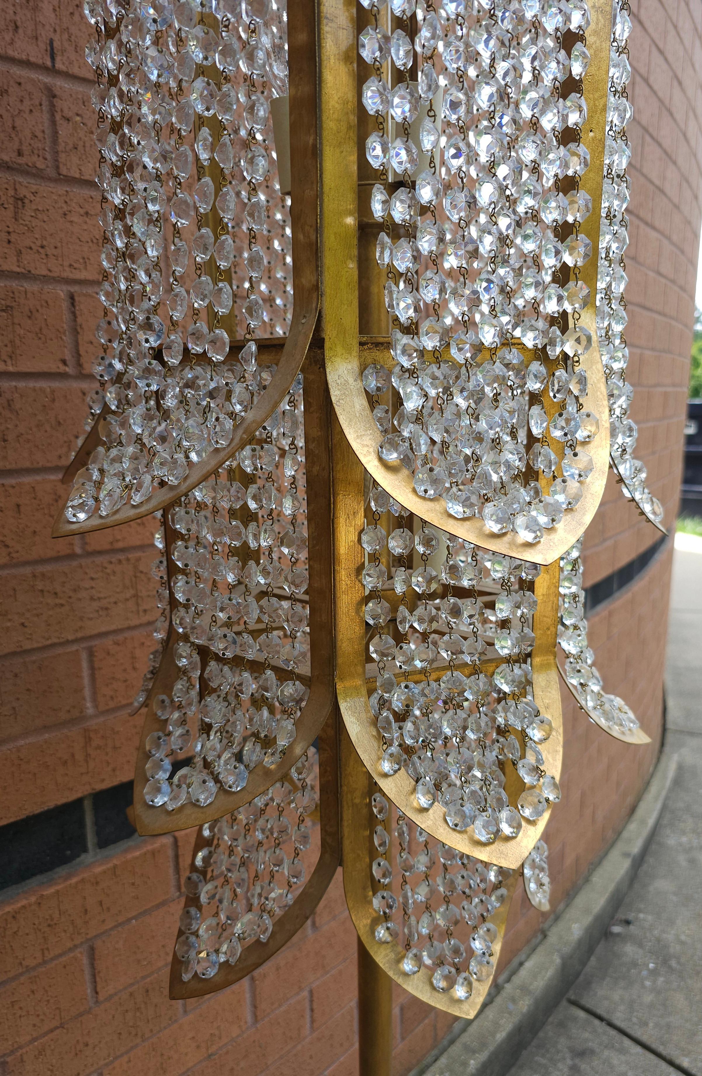 Lampadaire Lulu Niermann Weeks à neuf lumières en cristal et métal doré en vente 1