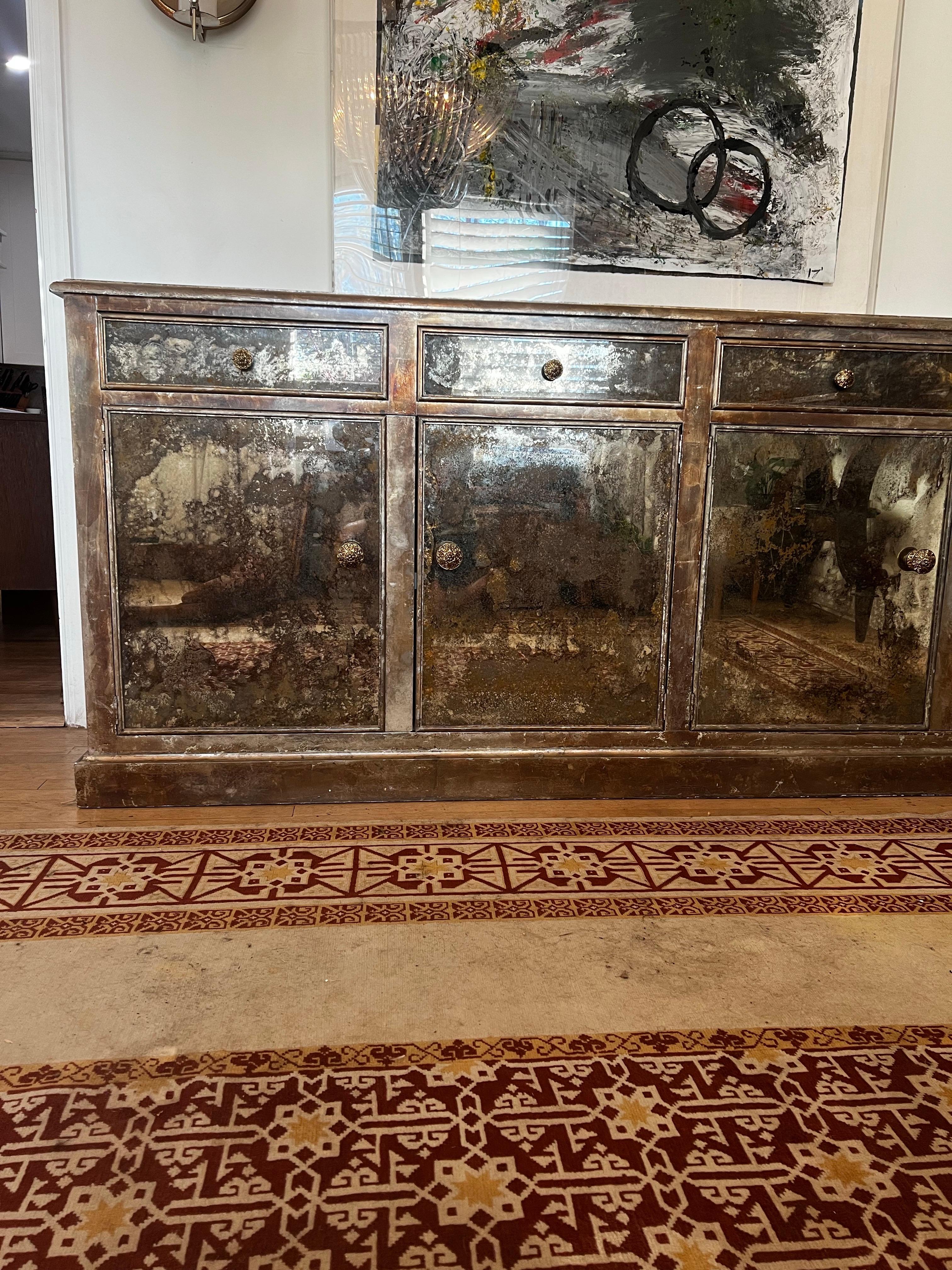 Art Déco Credenza/Buffet a specchio Niermann Weeks - Finitura foglia oro antico veneziano in vendita