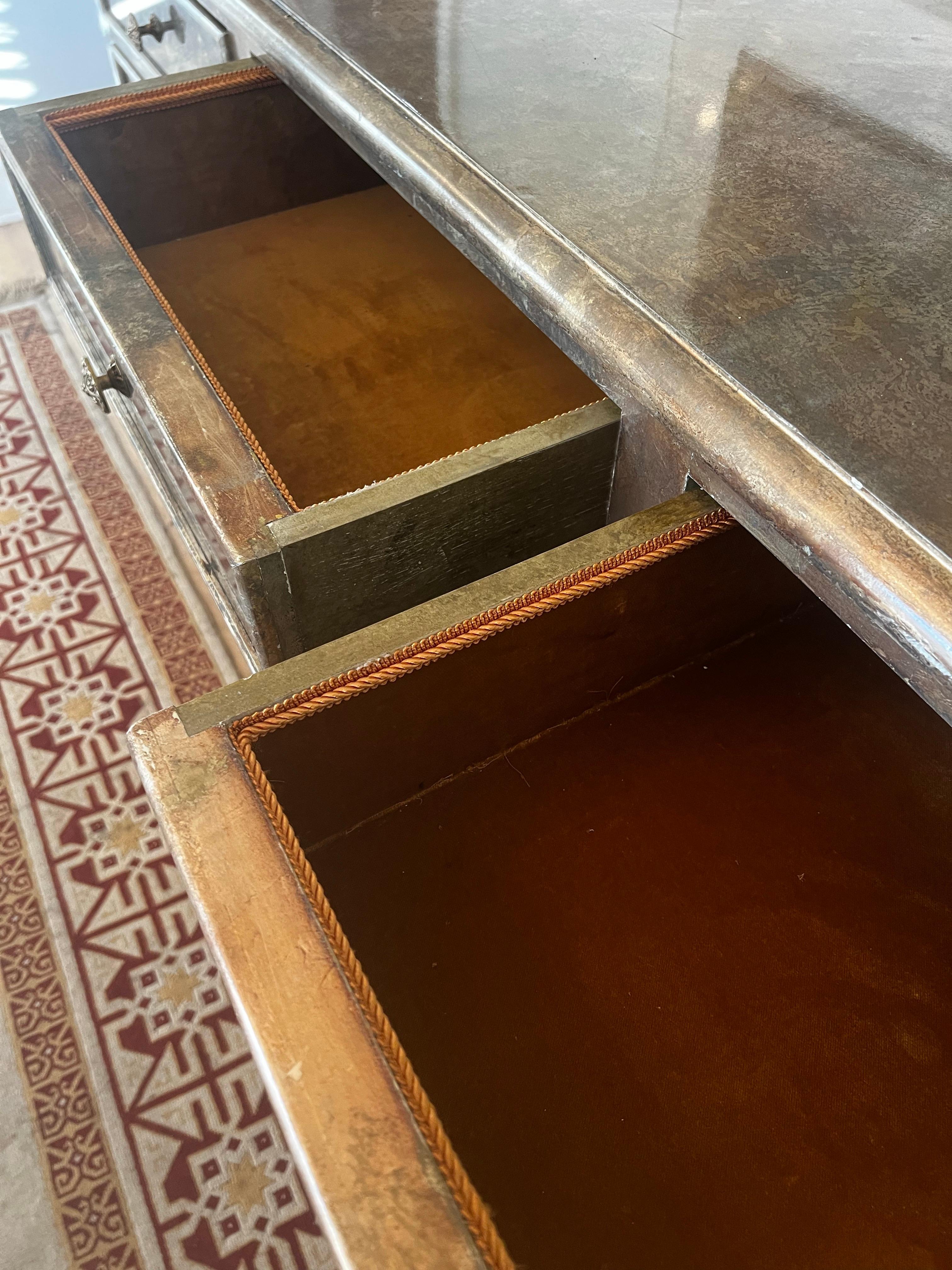 Ottone Credenza/Buffet a specchio Niermann Weeks - Finitura foglia oro antico veneziano in vendita