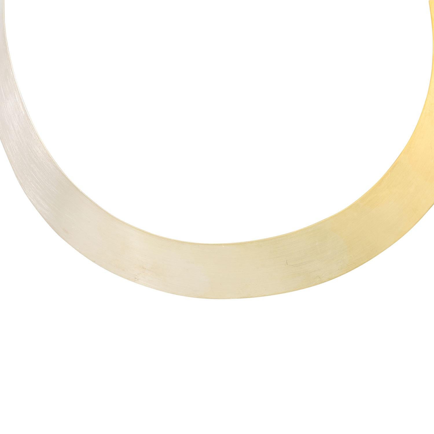 Or jaune/or blanc 14K en progression, prix : 7 210 € (2011), 52,1 g, circonférence intérieure environ 38 cm, avec traces d'usure, avec marque du fabricant, y compris copie du ticket de caisse.

 Tour de cou Niessing 'Iris Polar' en or 14K gradué de