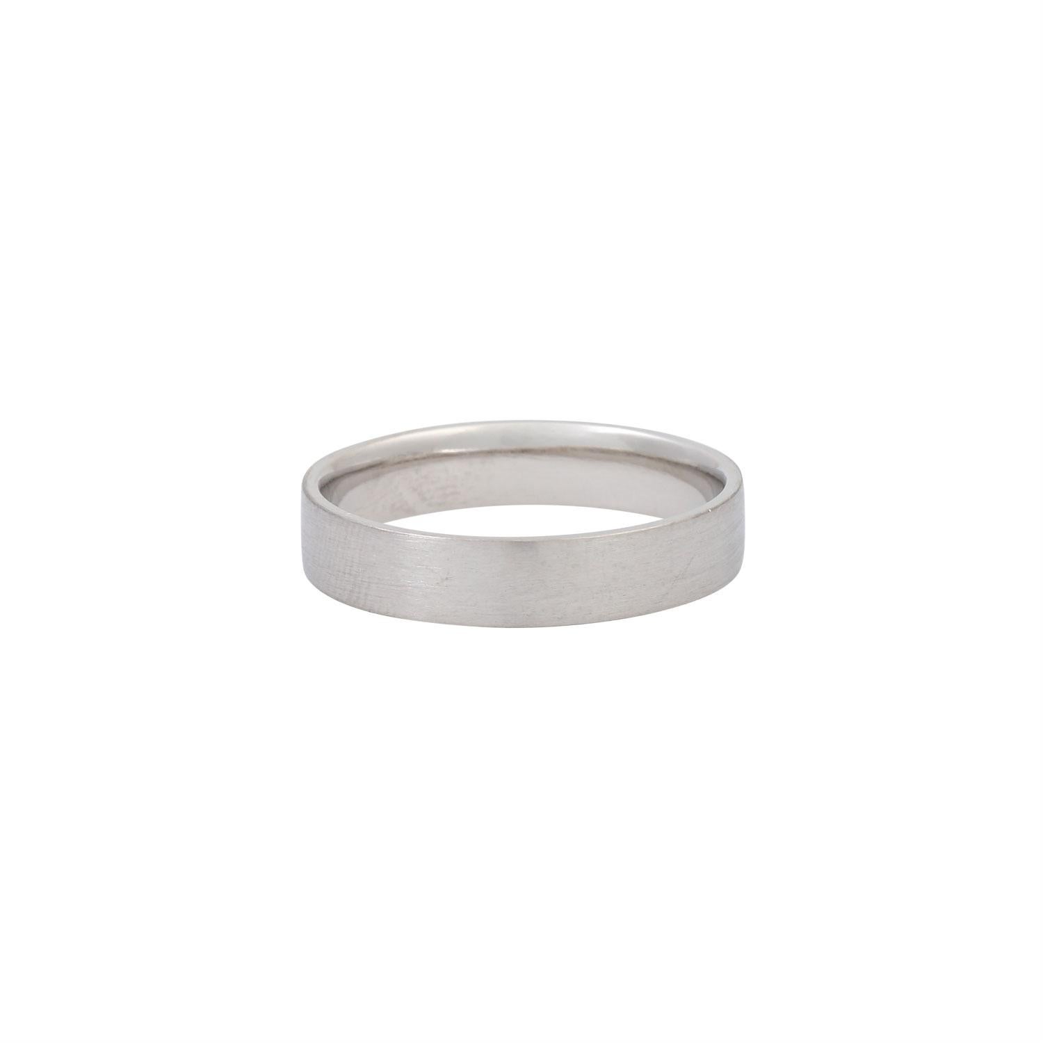 Oberfläche mattiert, 950 pt, 8,7 g, RW: 64, Ende 20. Jahrhundert, leichte Gebrauchsspuren, handgefertigt!

 NIESSING Ring, mattierte Oberfläche, 950 Pt, 8,7 g, Ringgröße 64, Ende 20. Jahrhundert, Handarbeit.
