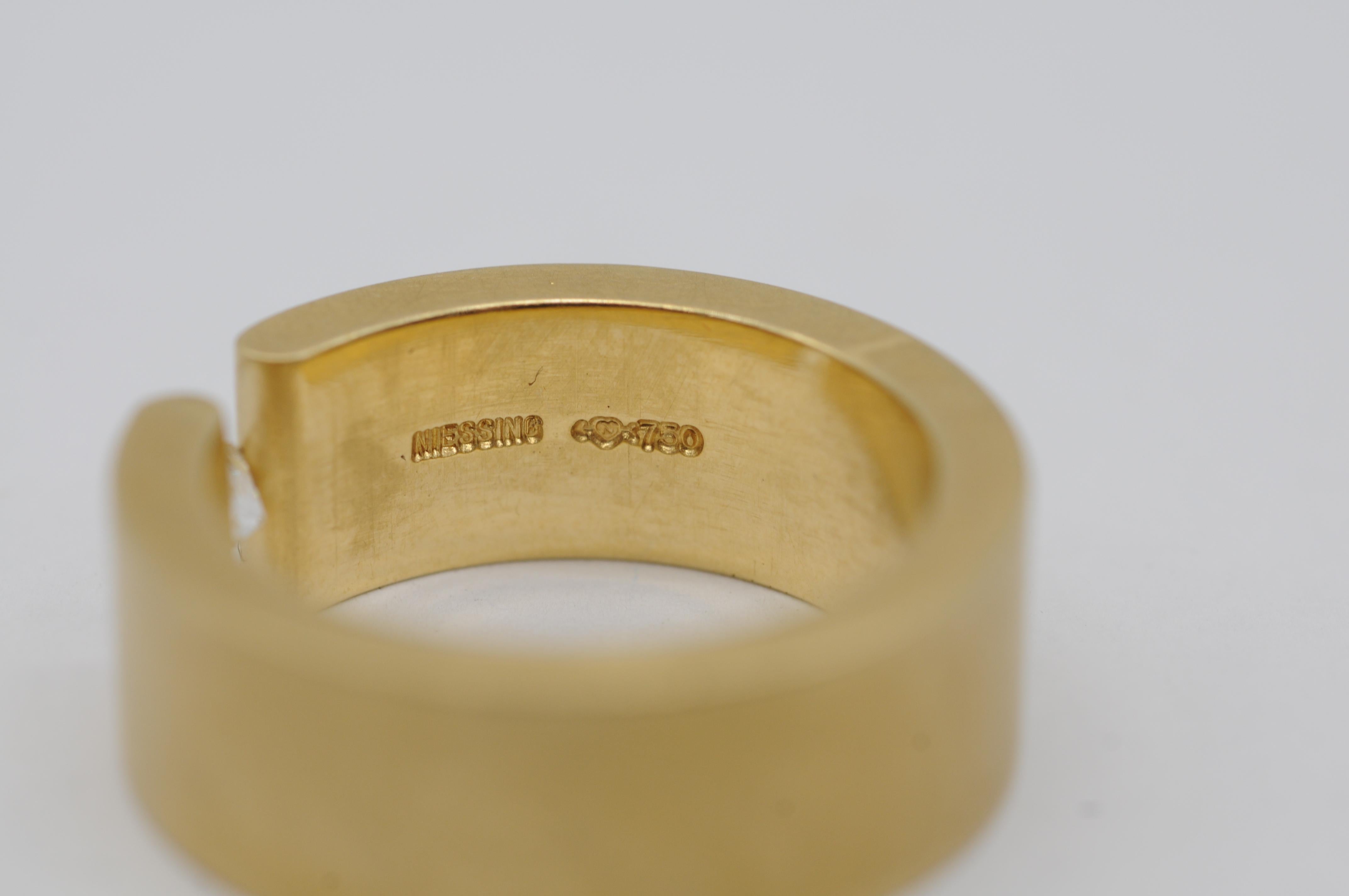 Niessing tension ring in 18k yellow gold with a brilliant For Sale 2