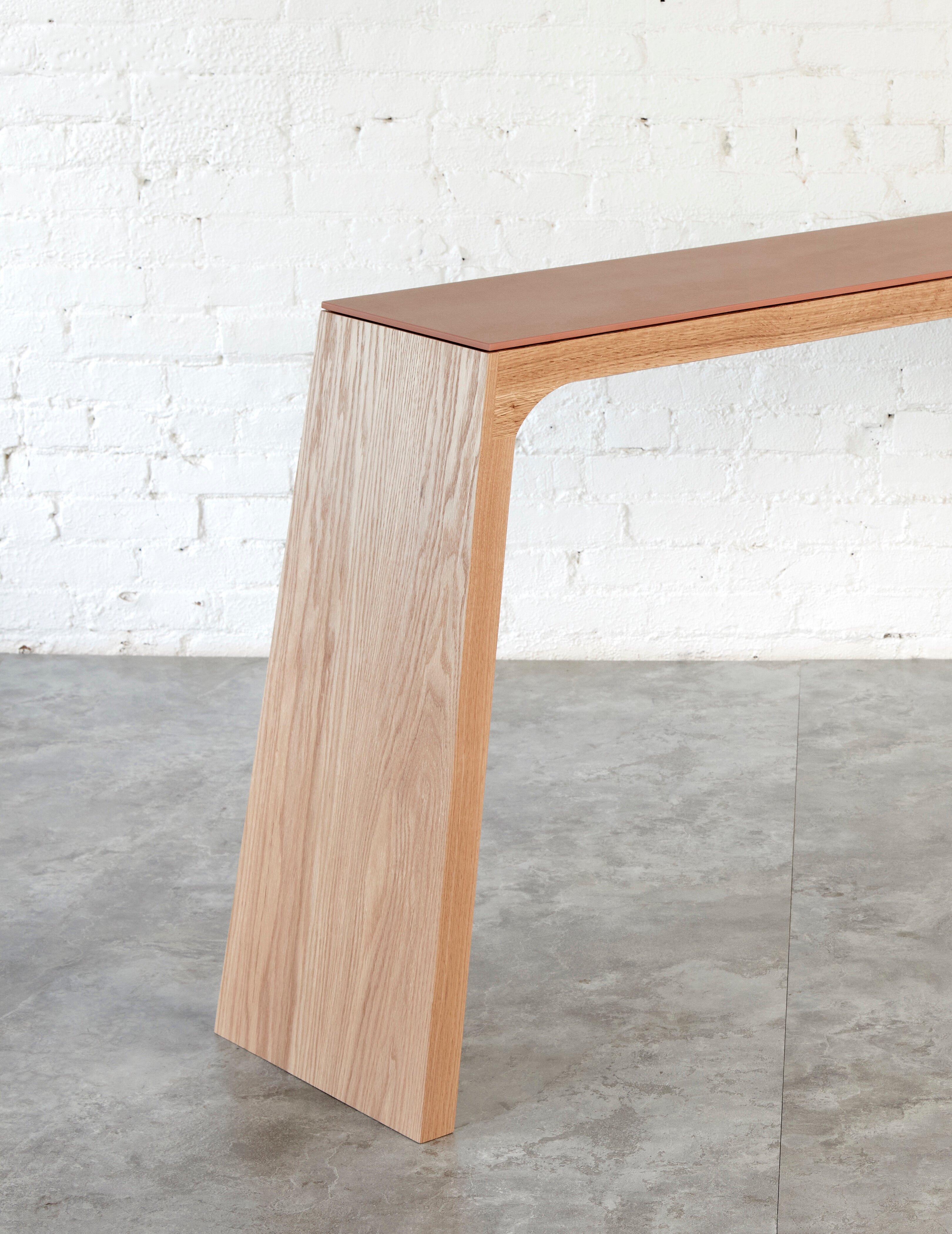 Nieves, kantige Konsole aus massiver Eiche und Stein von Autonomous Furniture im Zustand „Neu“ im Angebot in Victoria, BC