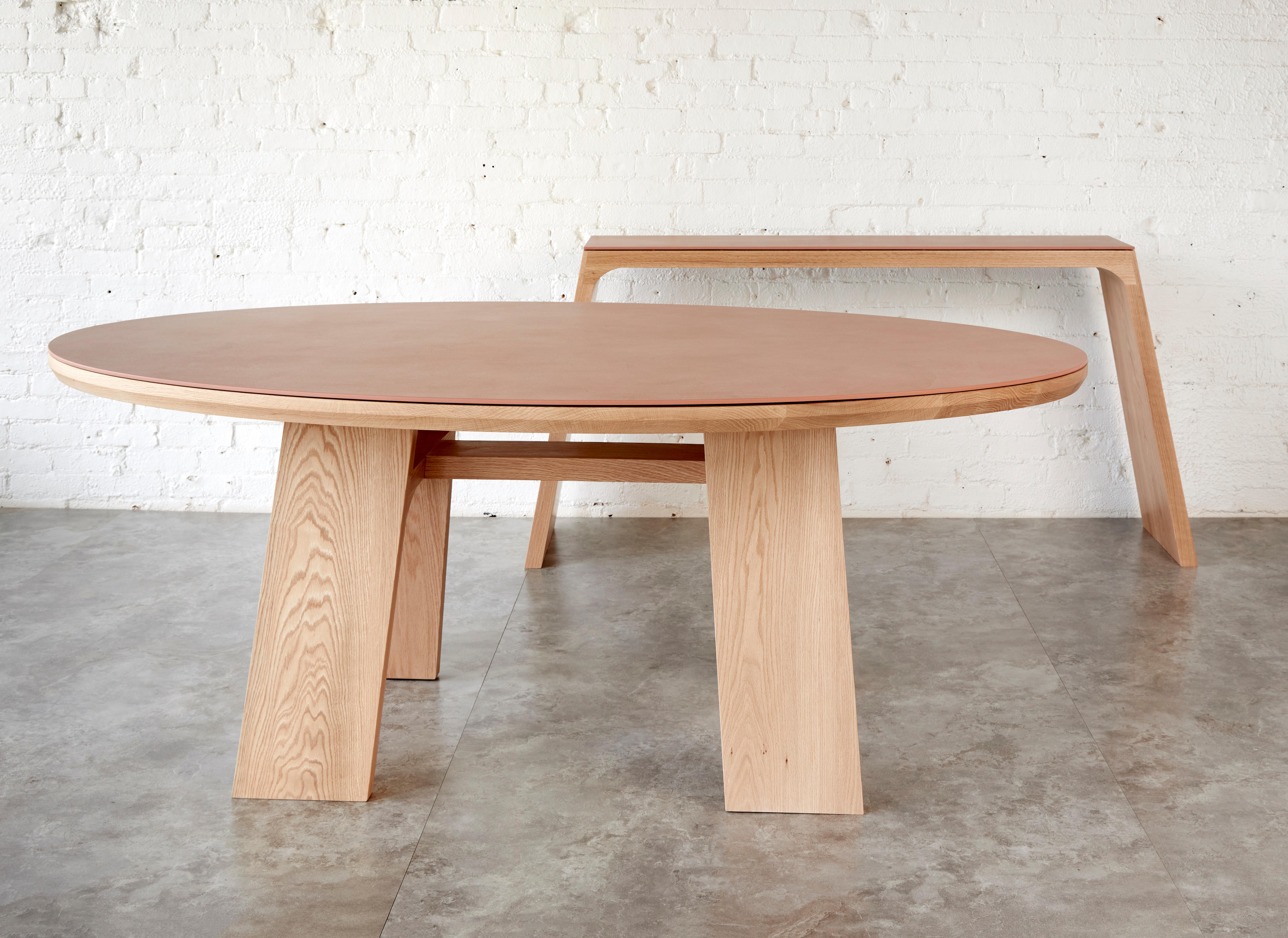 Nieves, kantige Konsole aus massiver Eiche und Stein von Autonomous Furniture im Angebot 1