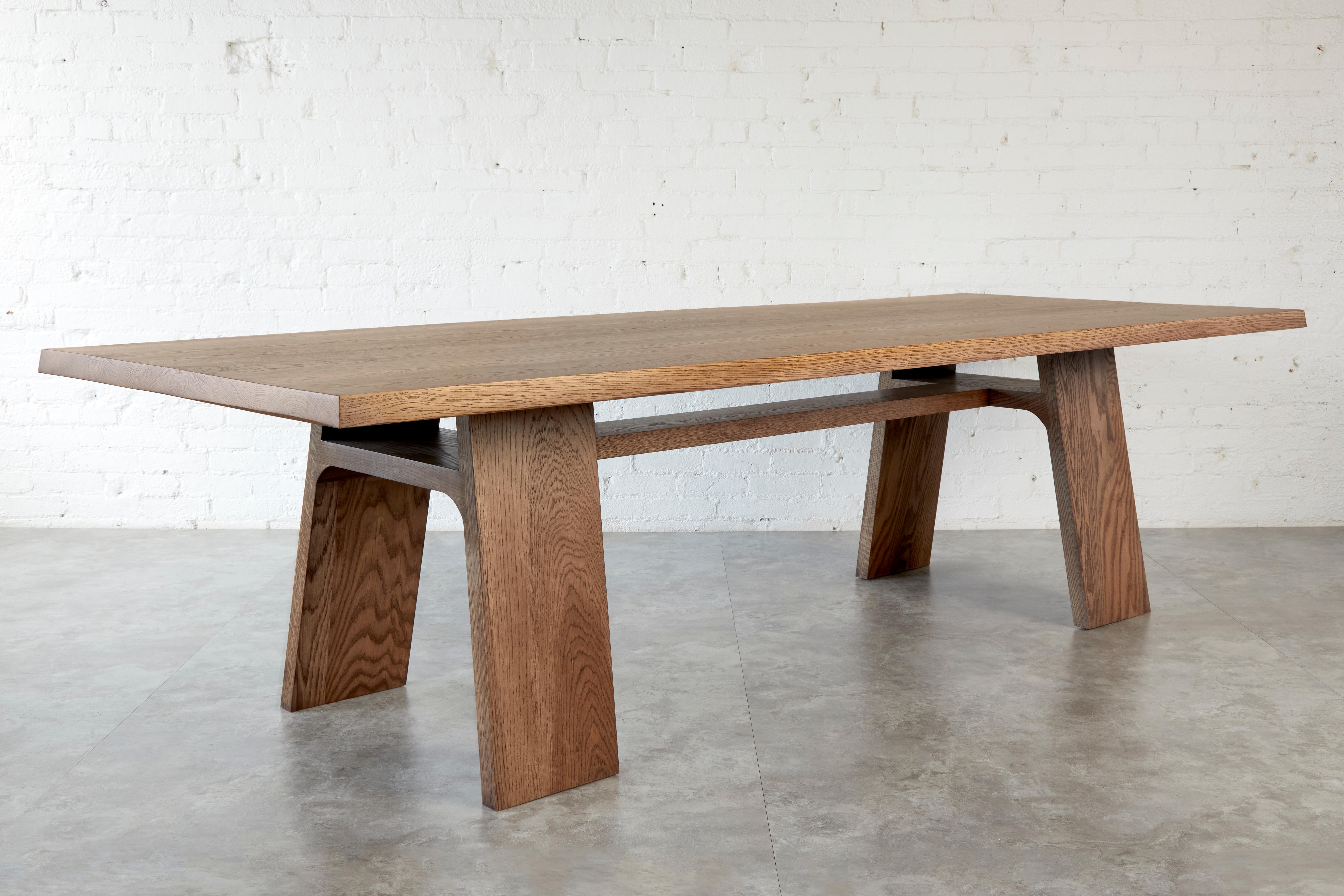 Canadien Table de salle à manger rectangulaire Nieves Tobacco en chêne massif par Autonomous Furniture en vente