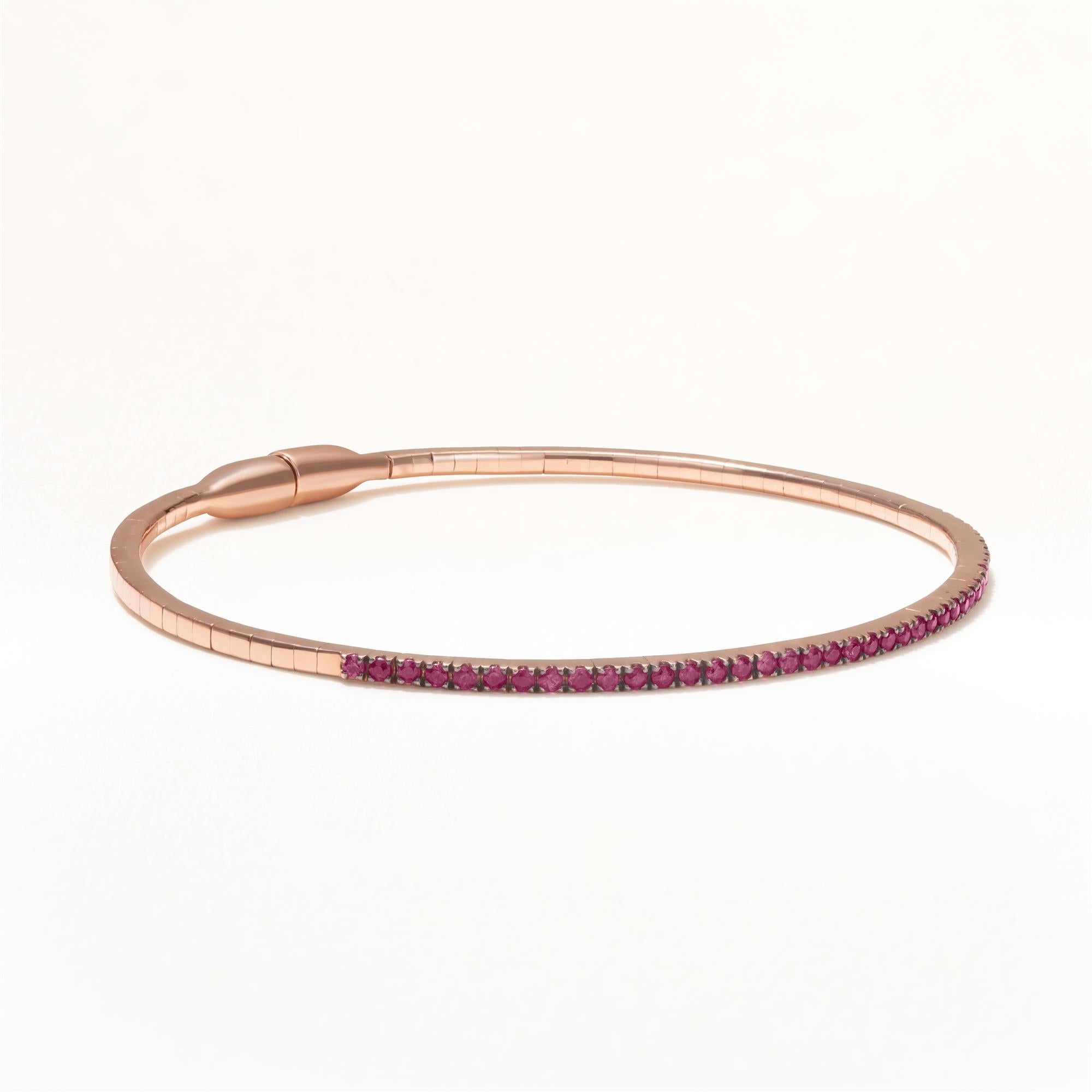Contemporain Nigaam 0.66 Cttw Ruby Hinged Bangle in 14K Rose Gold en vente