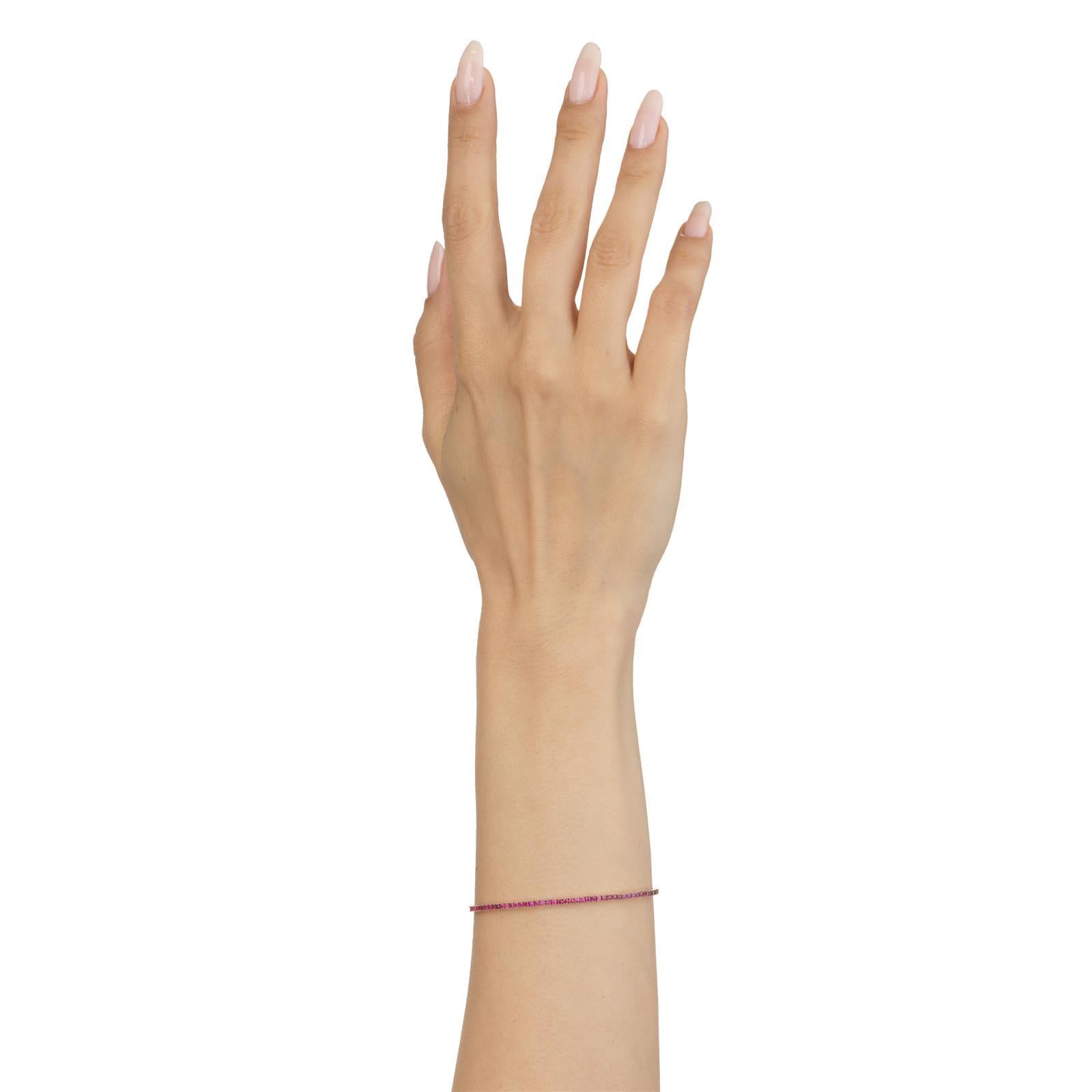 Taille ronde Nigaam 0.66 Cttw Ruby Hinged Bangle in 14K Rose Gold en vente