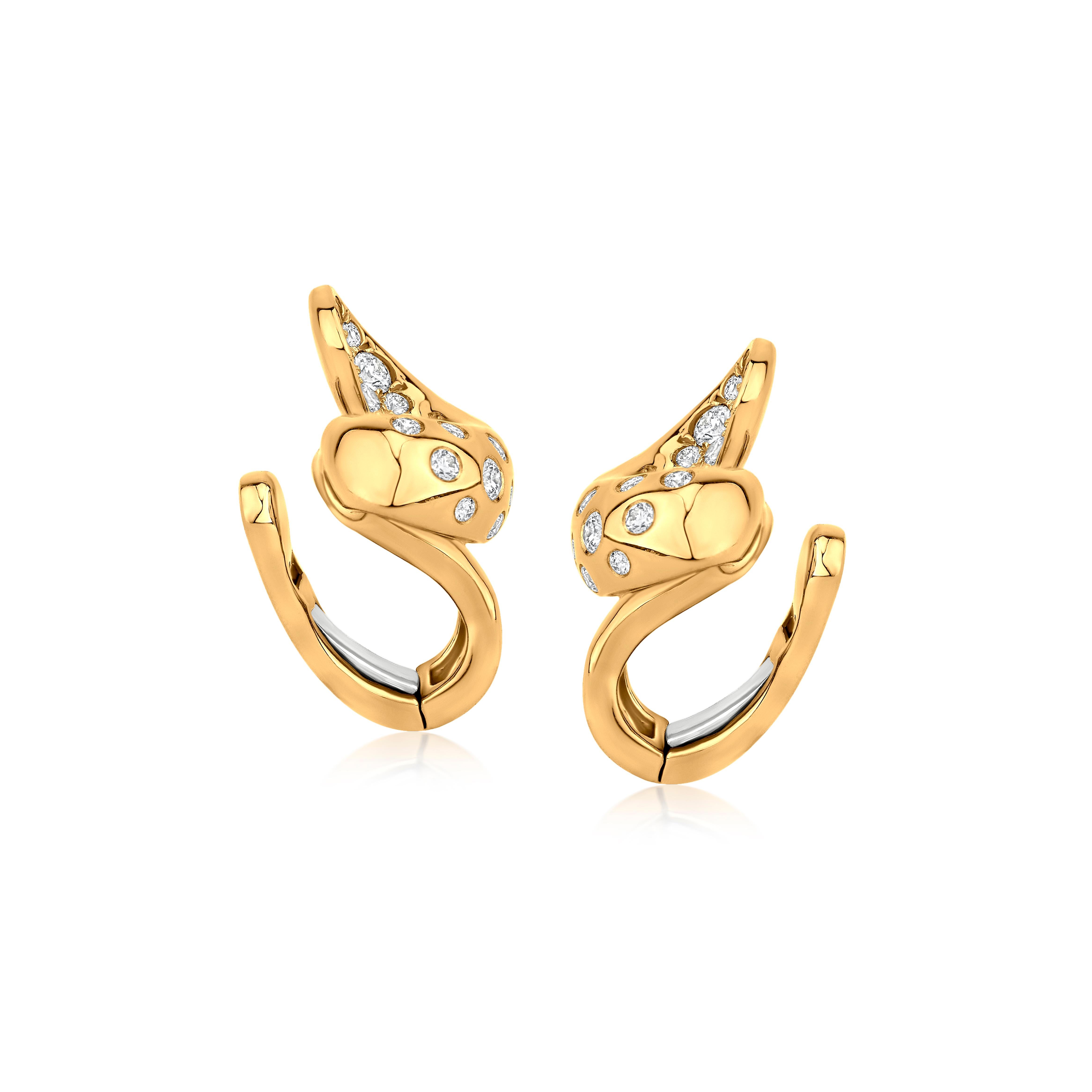 Taille ronde Nigaam 0.77Cts. Boucles d'oreilles Huggie en or jaune 18K avec diamant VS en vente