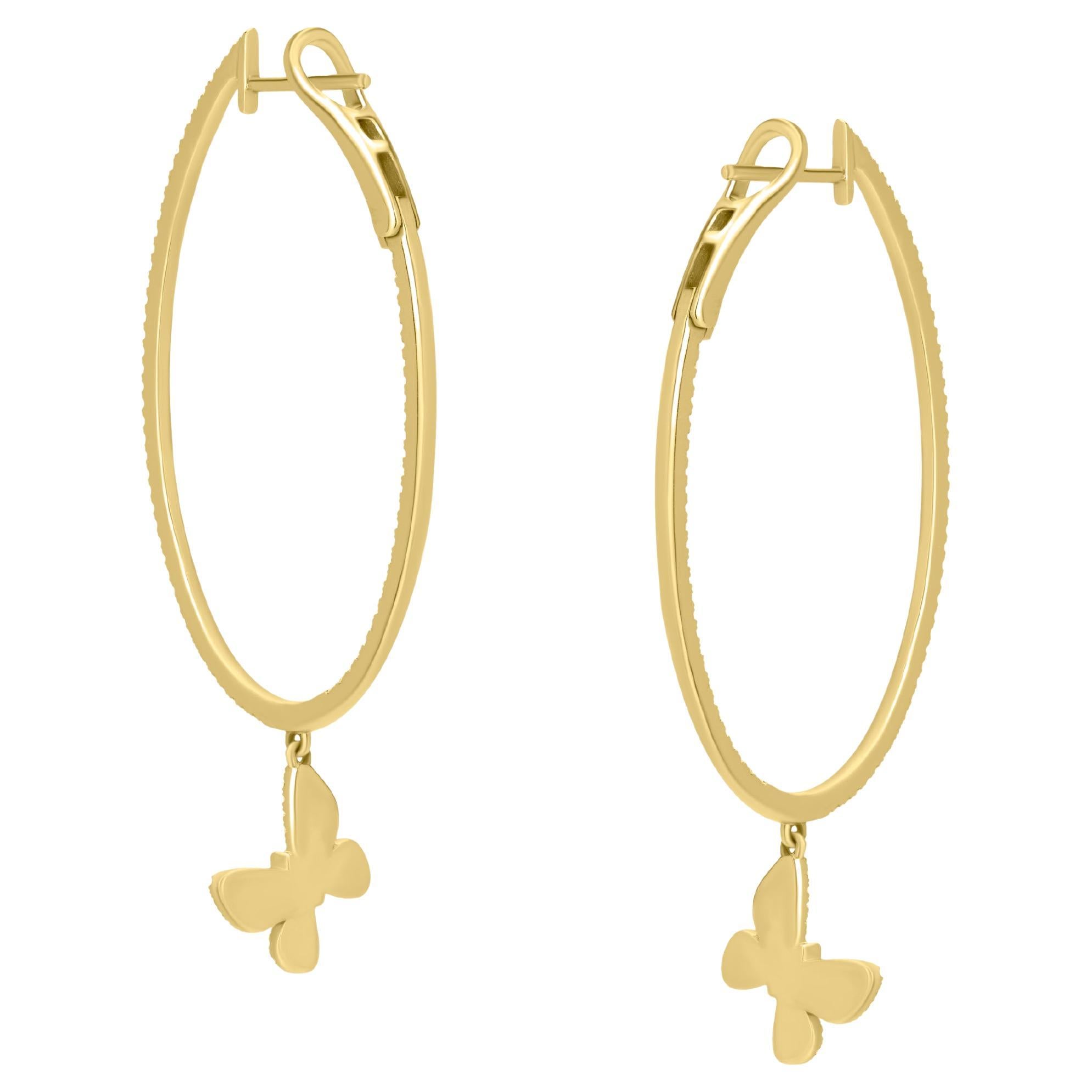Erhöhen Sie Ihren Alltagsstil mit diesen atemberaubenden Luxle 18K Gelbgold Butterfly Diamond Hoop Earrings. Die kreisrunden Reifen sind mit einer schimmernden Reihe von Diamanten verziert, die einen Hauch von Glamour und Raffinesse verleihen. Ein