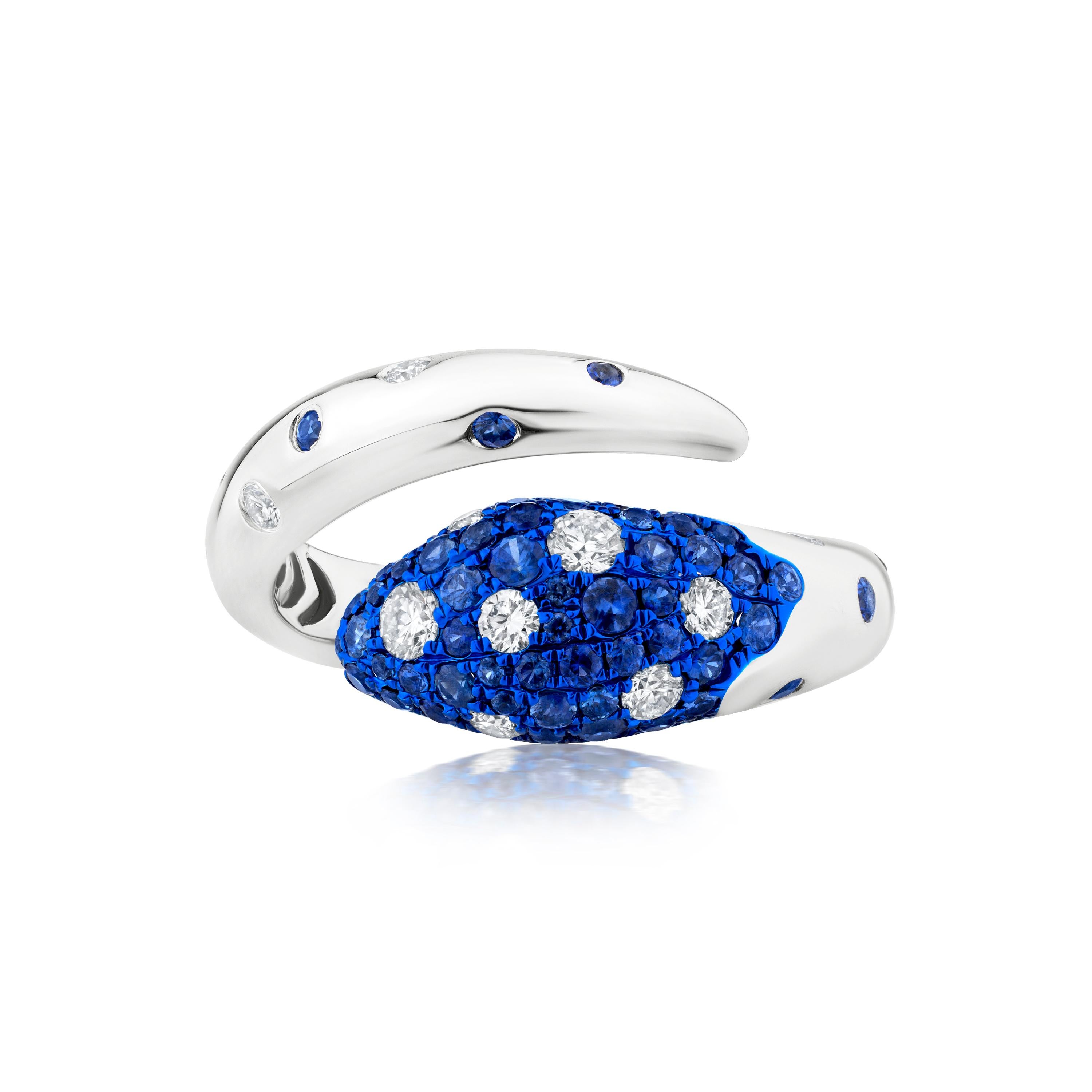 Prova il fascino accattivante di questo elegante anello a forma di serpente, realizzato in oro bianco 18 carati lucido. Questo design unico presenta una graziosa forma arrotolata che simboleggia la trasformazione e la bellezza senza tempo.

La testa