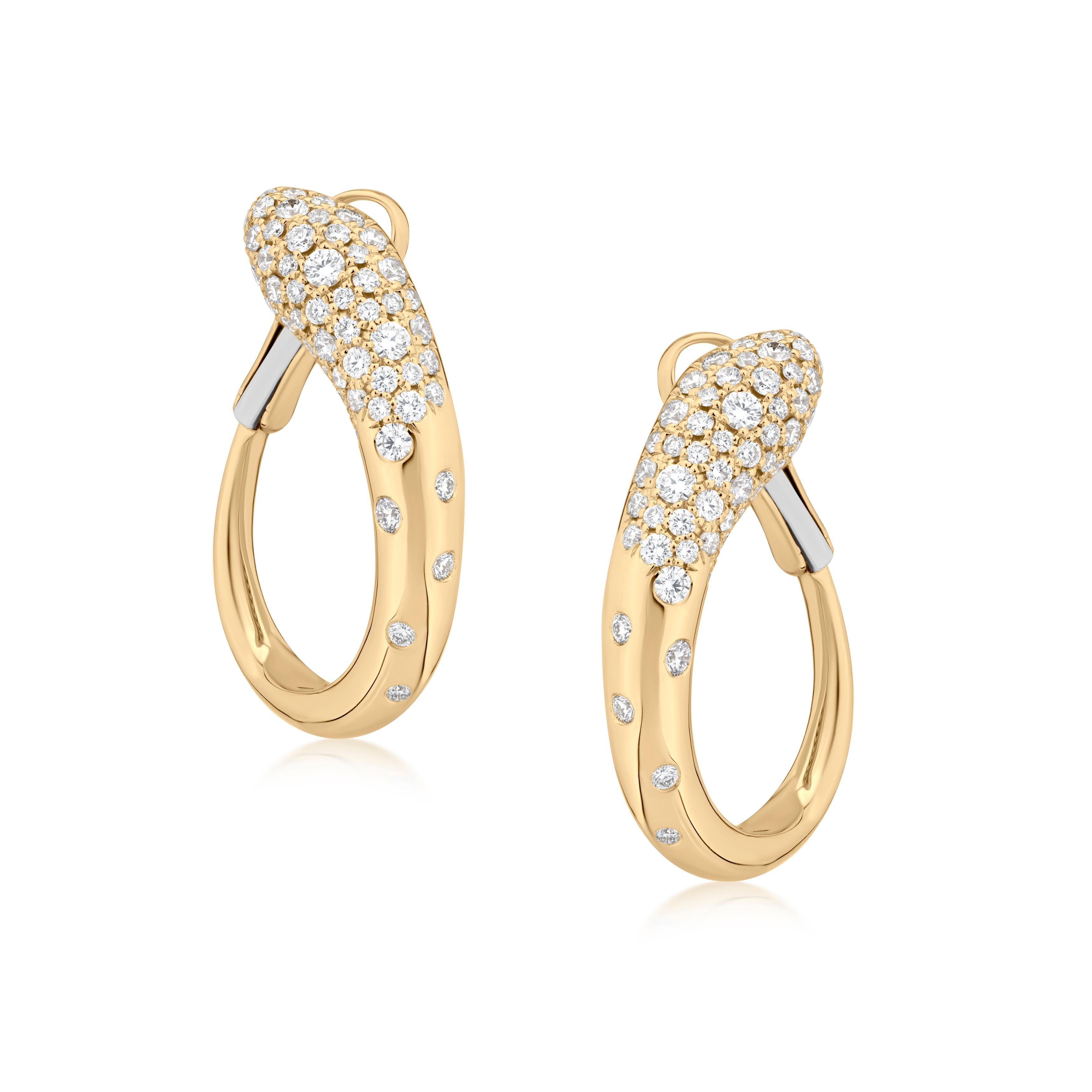 Elevate your style with these exquisite Serpens Hoop Earrings, crafted in lustrous 18k yellow gold. The unique, organic design of these hoops is inspired by the sinuous beauty of the Serpens constellation, creating a captivating and elegant look. 