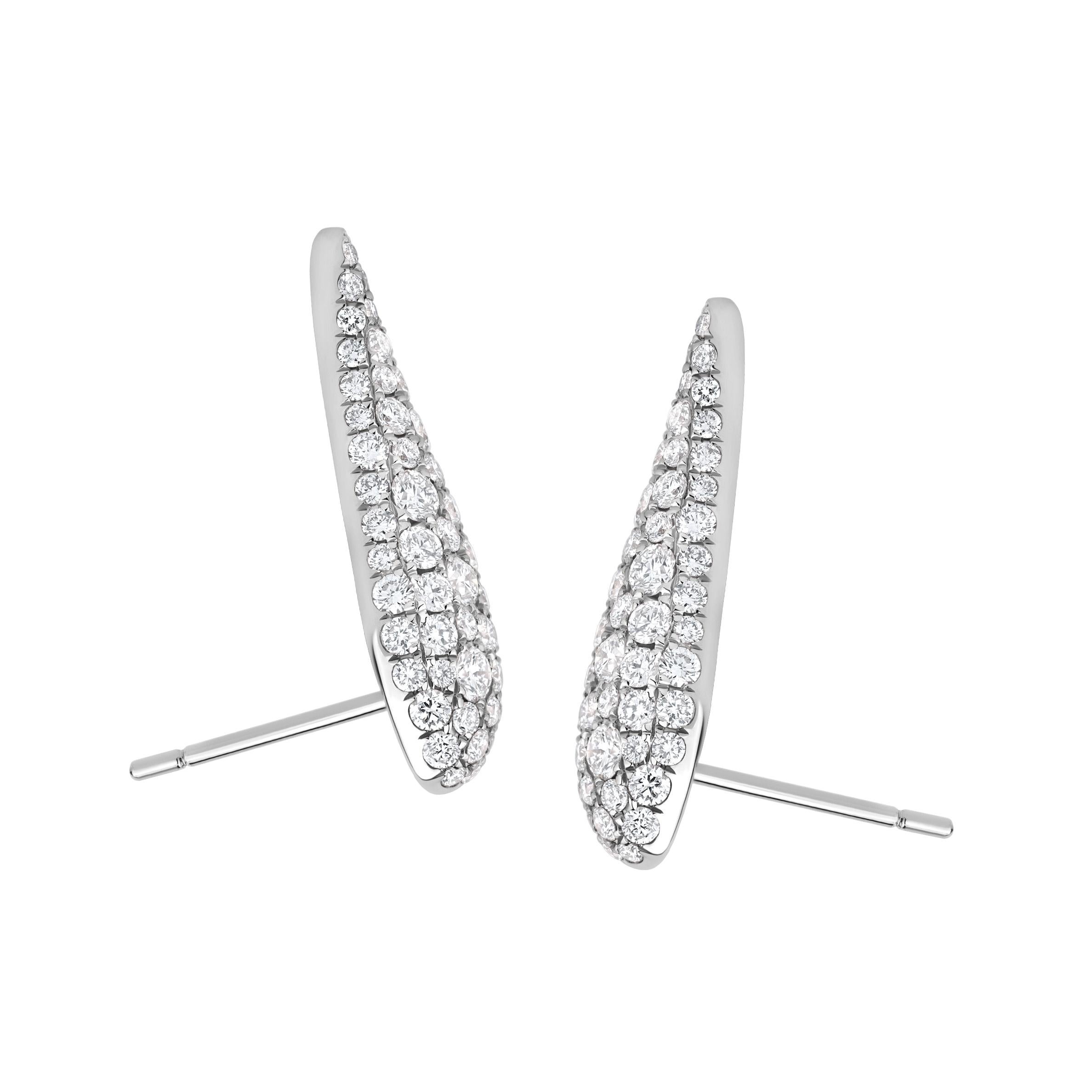 
Elevate your style with these dazzling diamond crawler earrings, designed to make a statement. Crafted from approximately 4 grams of 18k white gold, these earrings feature a sleek, elongated silhouette that gracefully curves along the earlobe,