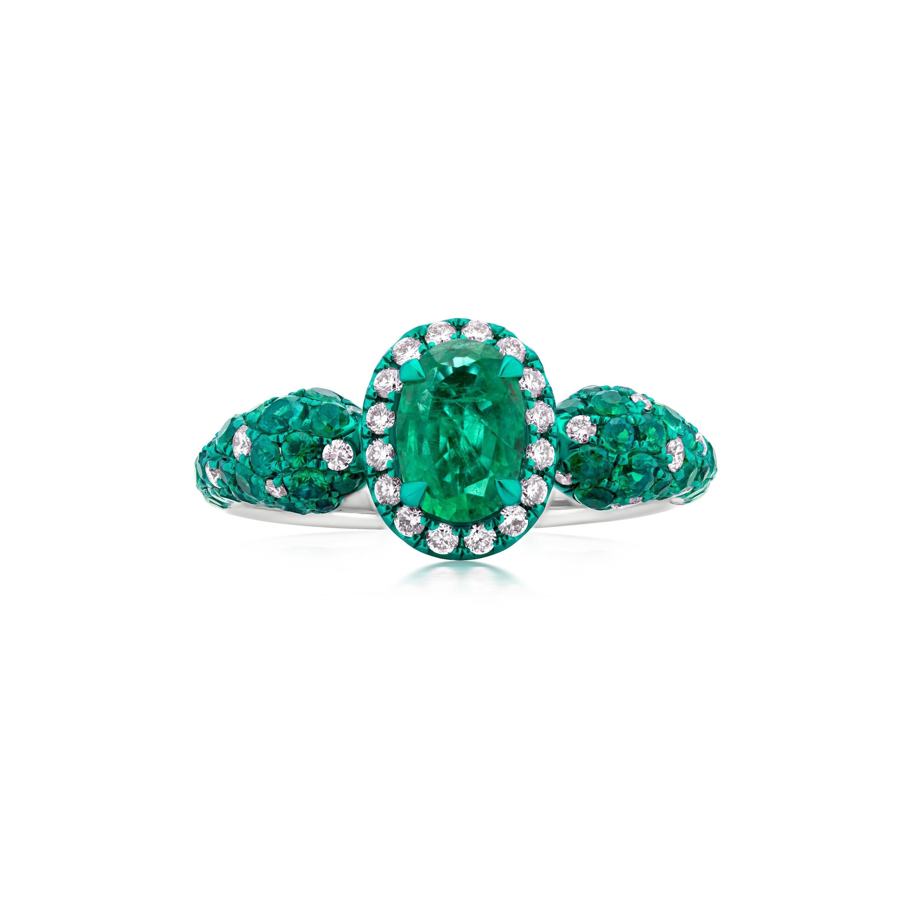 Nigaam 1.6 Cts. Smaragd & Diamant Halo-Ring Größe 7 in 18k Weißgold mit Smaragd und Diamant (Rundschliff) im Angebot