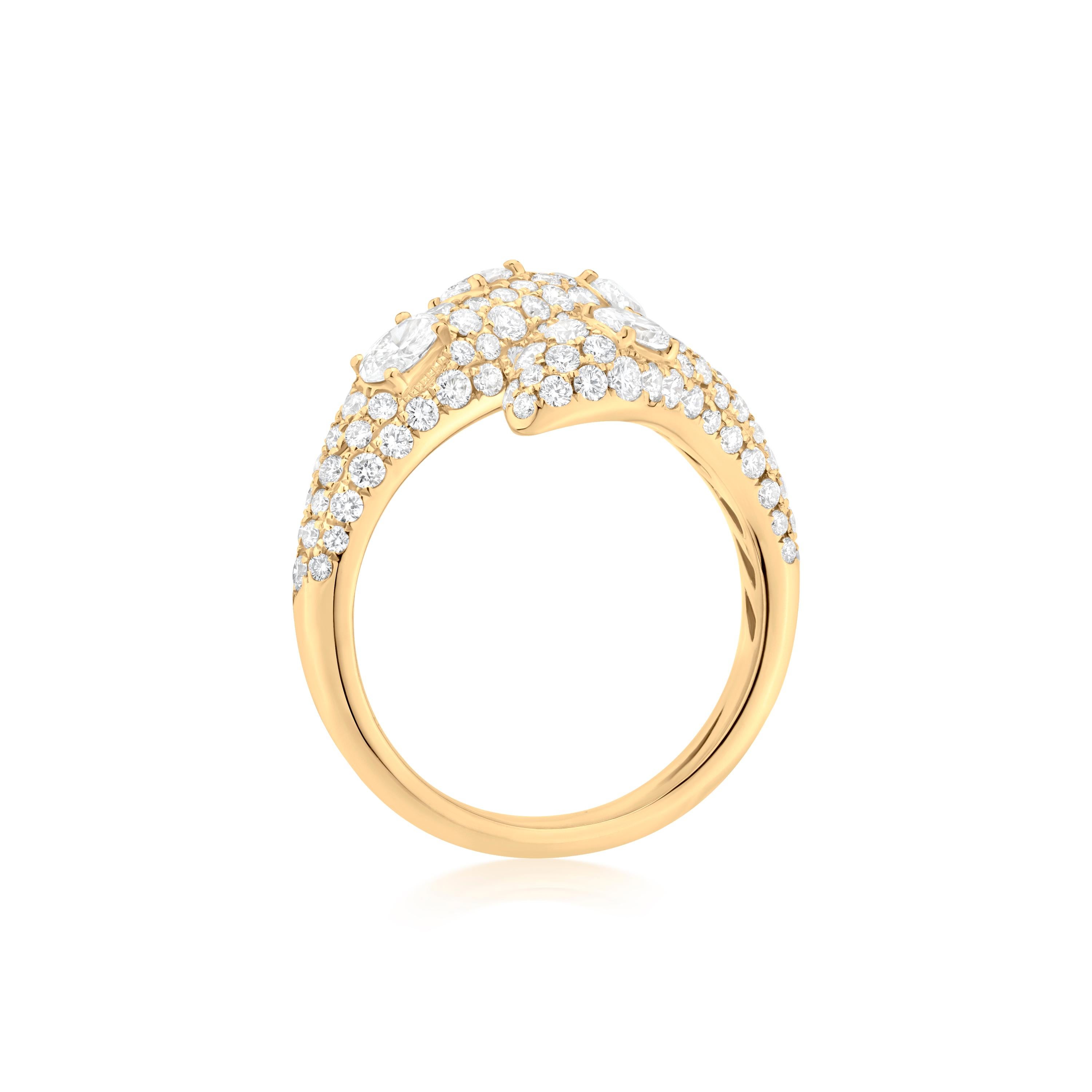 Taille ronde Nigaam 2.16 carats Bague bypass taille 7 en or jaune 18 carats avec diamants en vente
