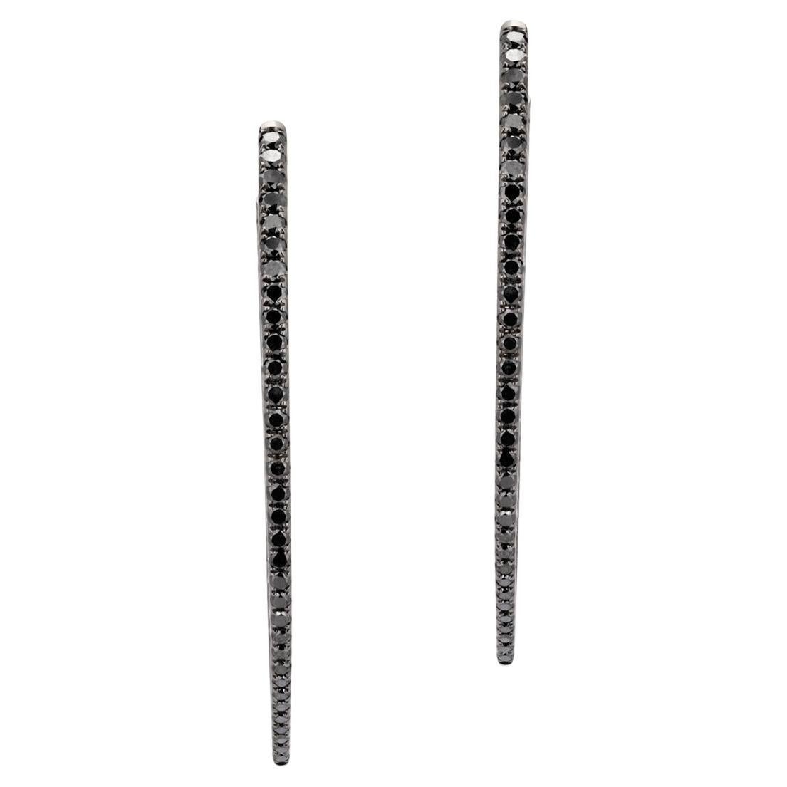 Orecchini a cerchio con diamanti naturali bianchi e neri da 3,08 carati in oro nero 18 carati