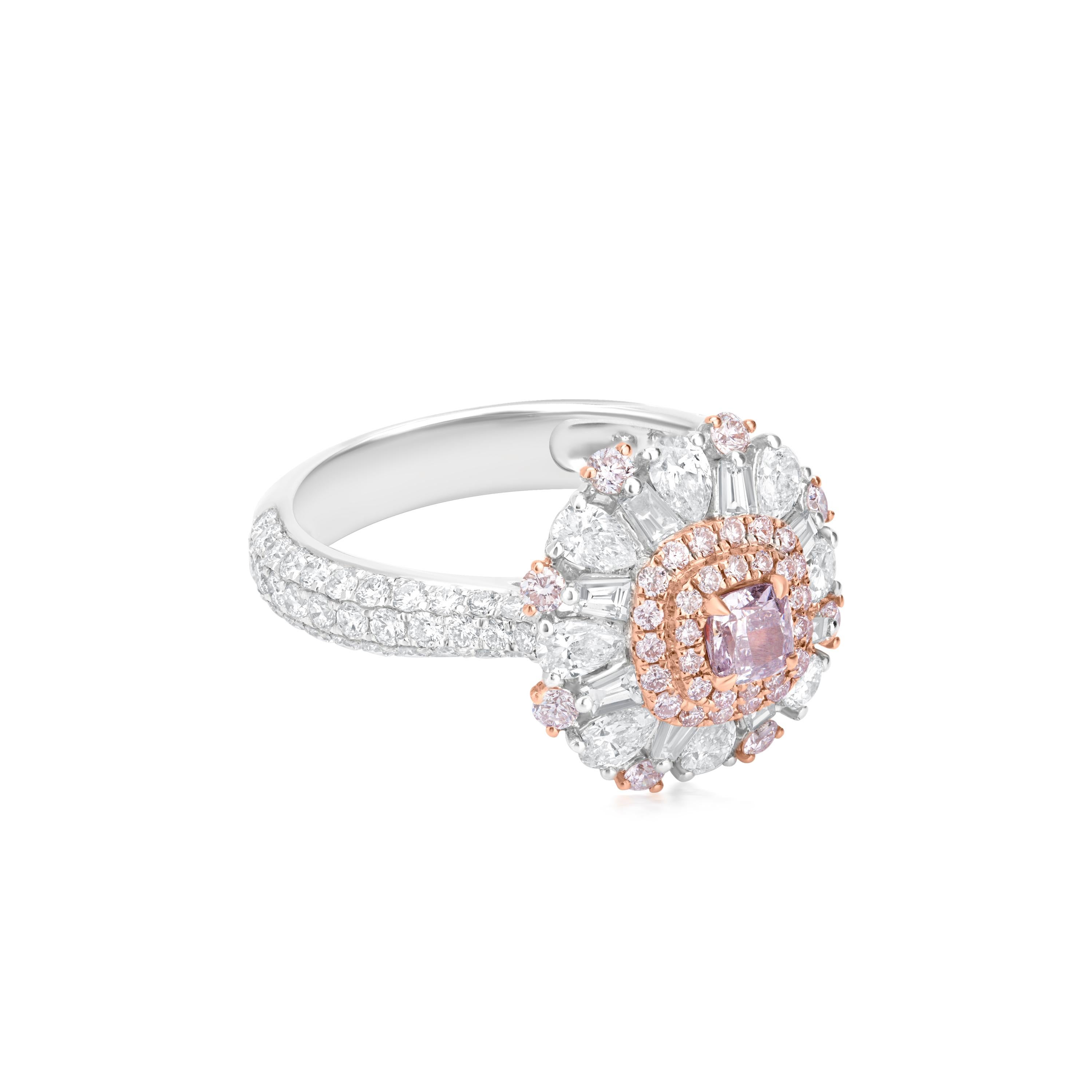 Nigaam 3.27 Cttw. Hellbrauner, rosafarbener und weißer Diamant-Cluster-Ring aus 18 Karat Gold (Zeitgenössisch)