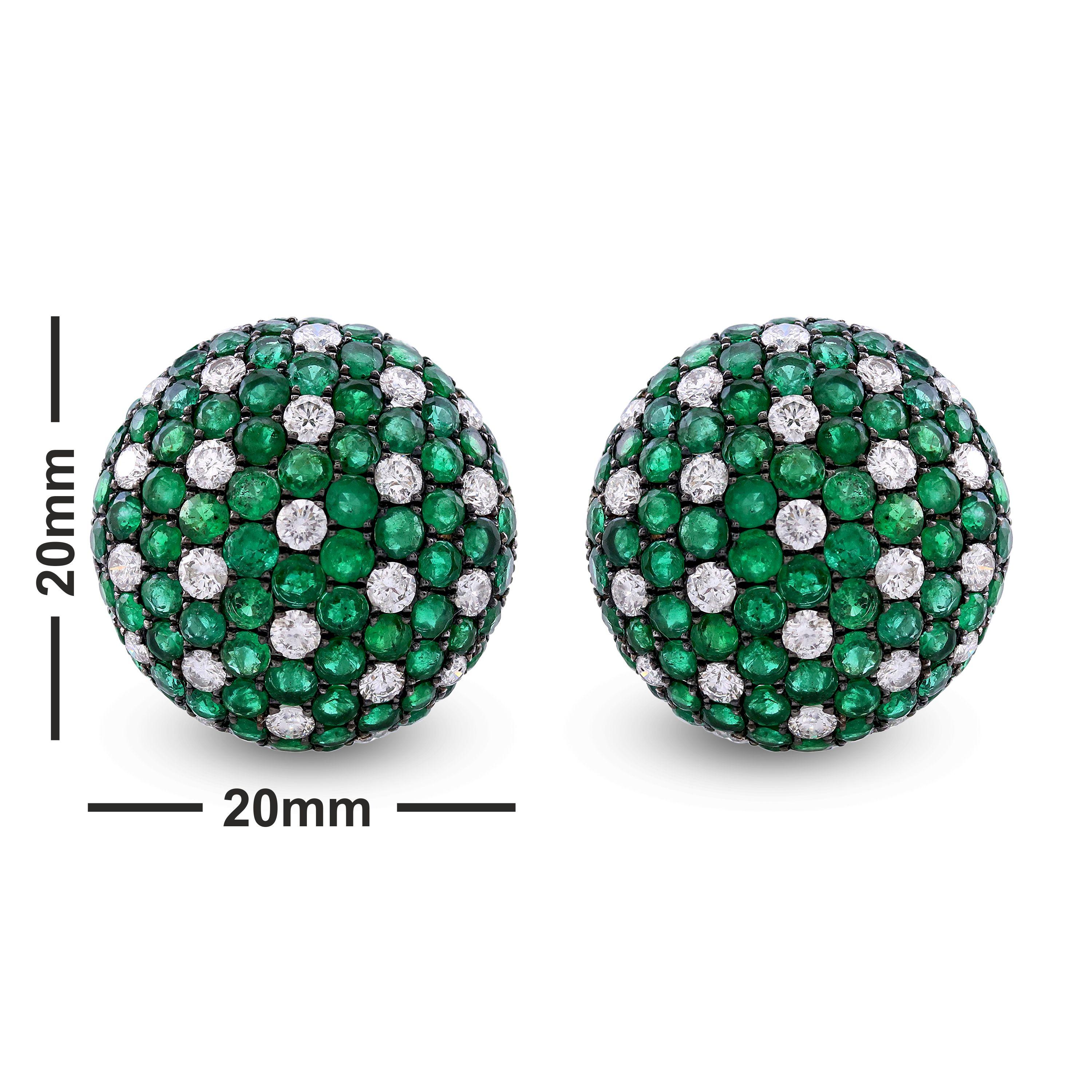 8,35 Gesamtkaratgewicht natürlicher Smaragd/Diamant-Ohrstecker aus 18 Karat Weißgold, schwarzer Rhodium (Rundschliff) im Angebot