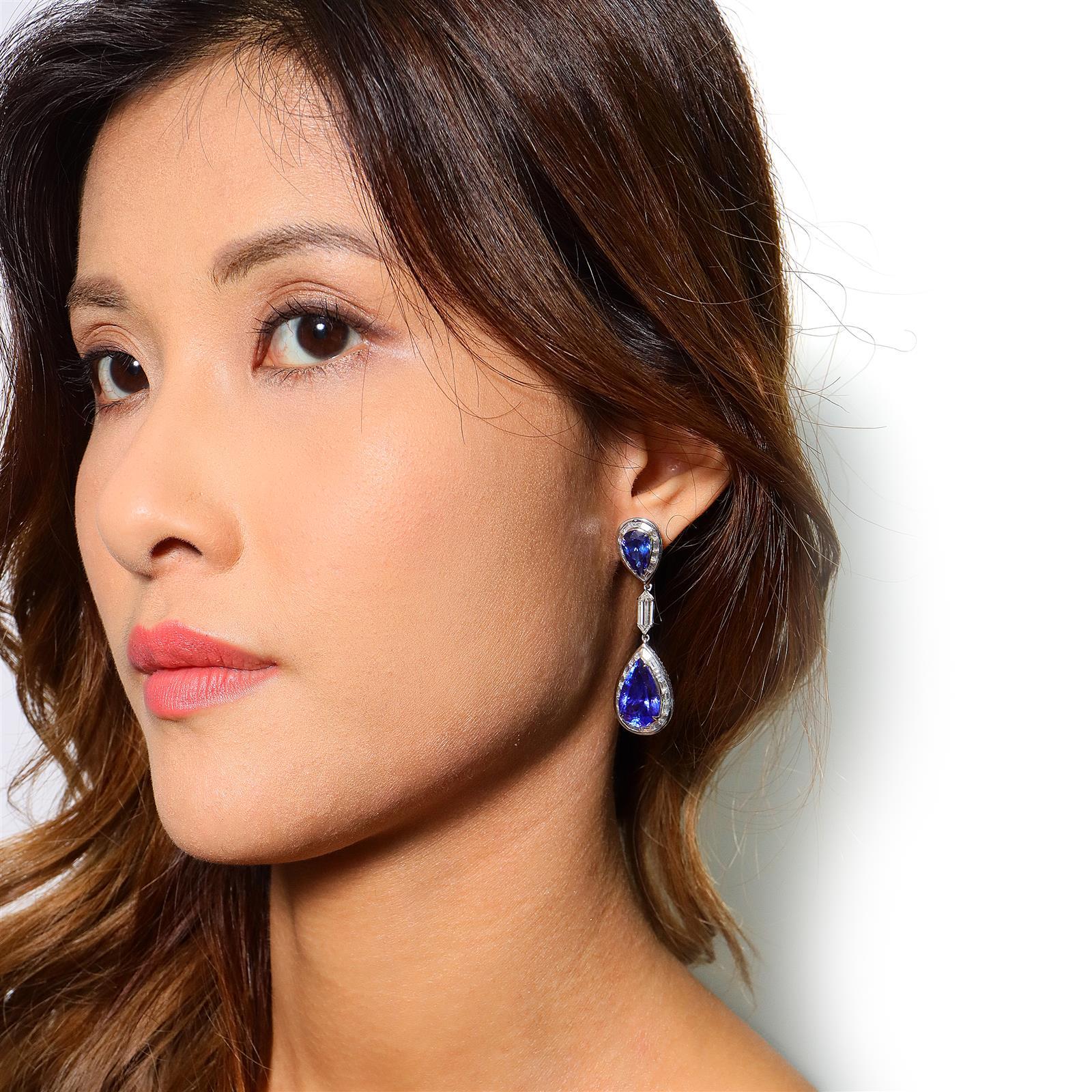 Nigaam 6.45 Ct.TW. Diamond and 22.39 Ct. T.W Tanzanite Drop Earrings in 18K Gold In New Condition In New York, NY