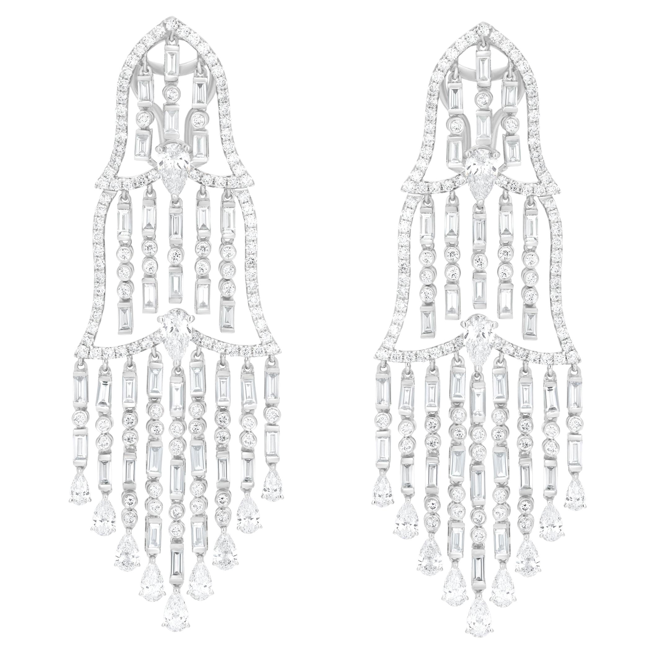 Nigaam 8.13 ct. pt. Boucles d
oreilles chandelier en or blanc 18K et diamants