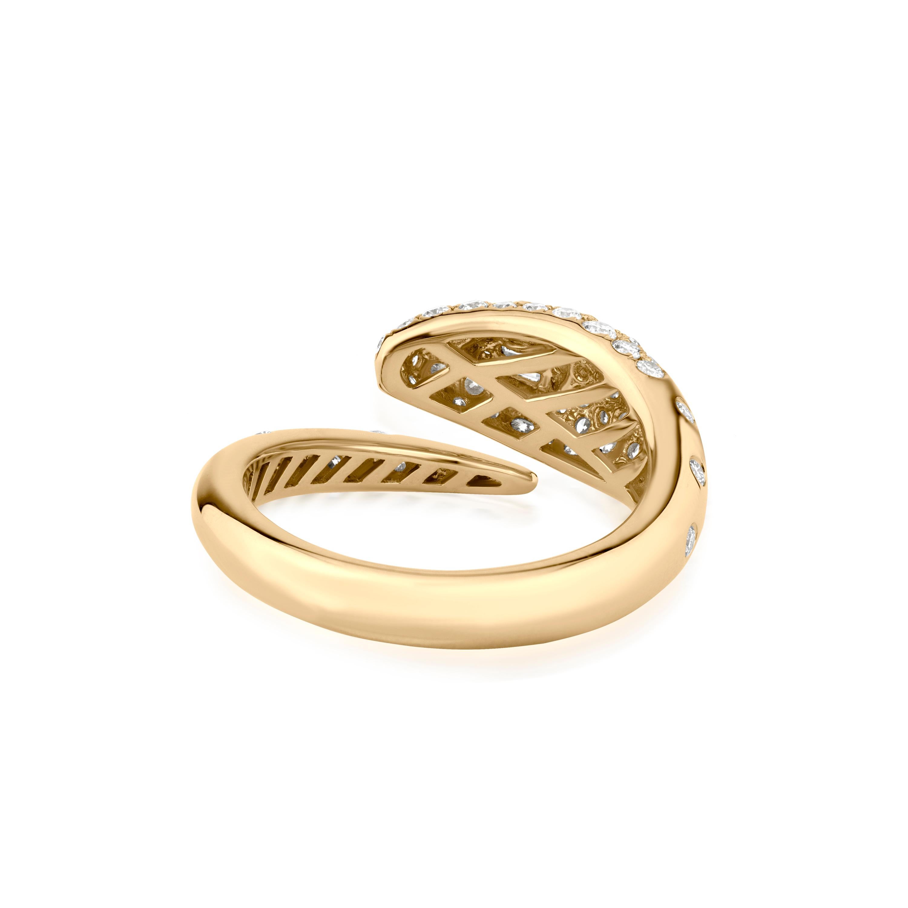 Adoptez une élégance captivante avec la bague Serpens Diamond Coil. Cette bague exquise, fabriquée en or jaune 18 carats, présente un serpentin ouvert envoûtant qui s'enroule gracieusement autour de votre doigt.

La bague présente un ensemble