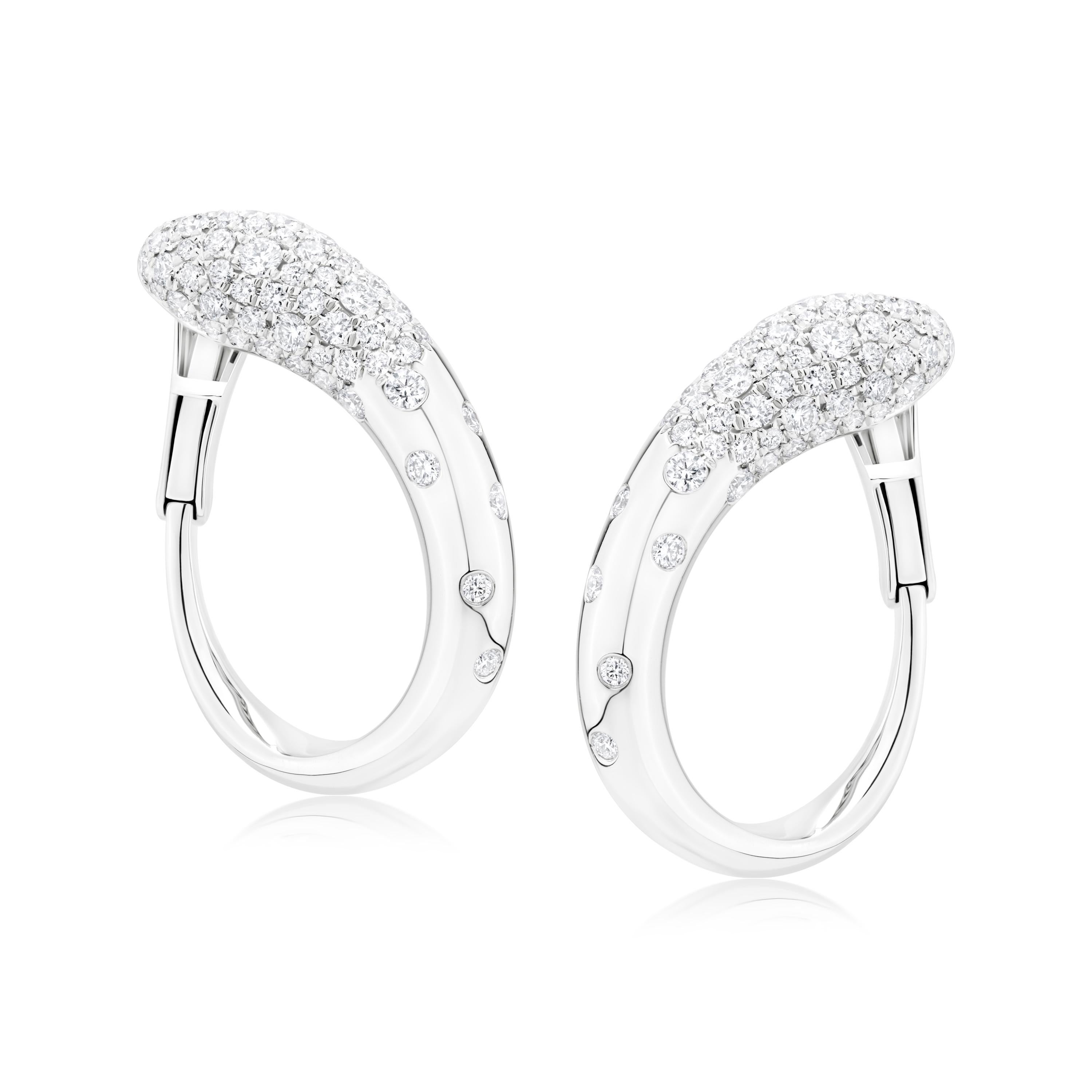 Taille ronde Créoles Nigaam Serpens en or blanc 18 carats (1,16 ct, GH/VS) en vente