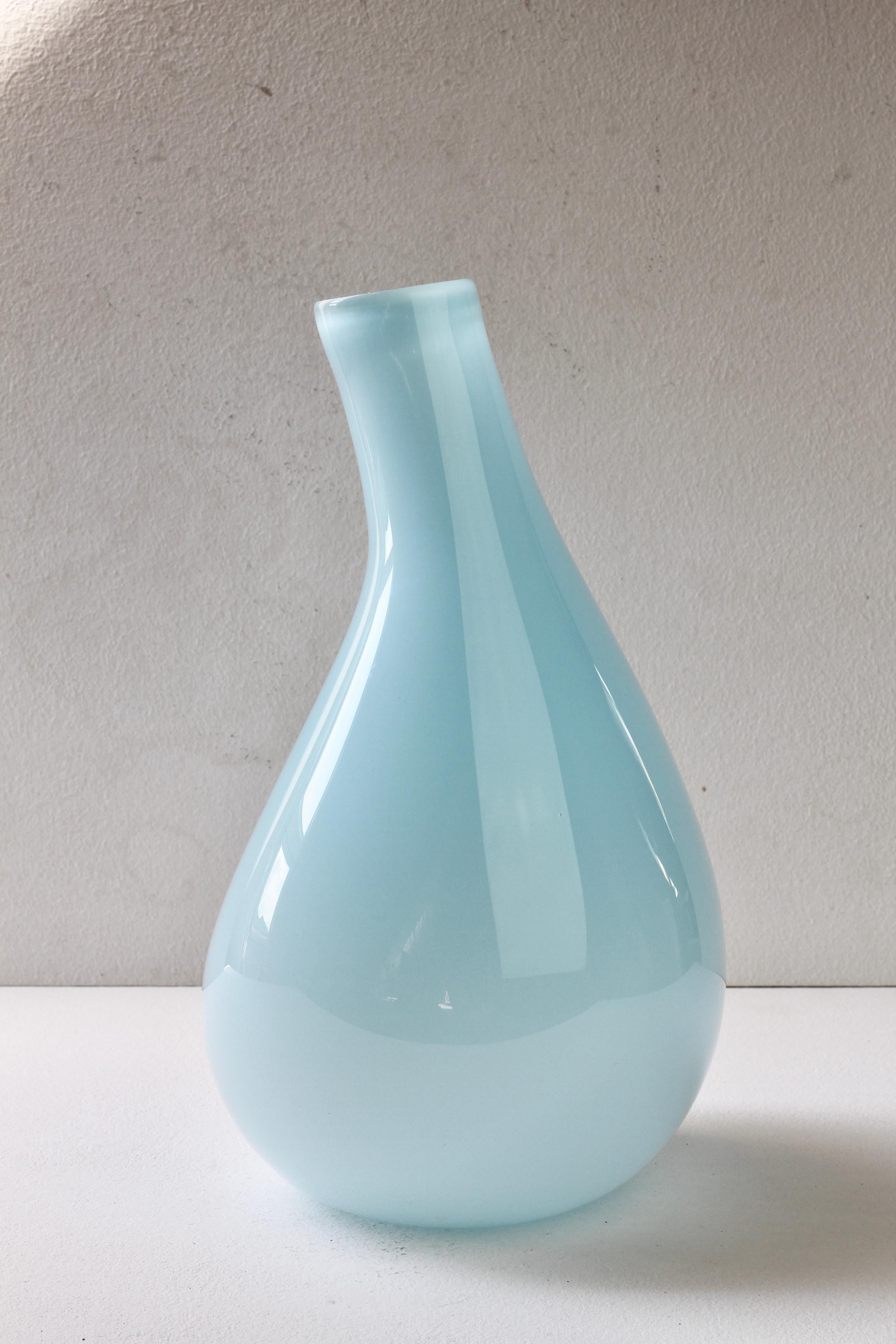 XXIe siècle et contemporain Nigel Coates pour Salviati - Grand vase surdimensionné en verre de Murano bleu italien en vente