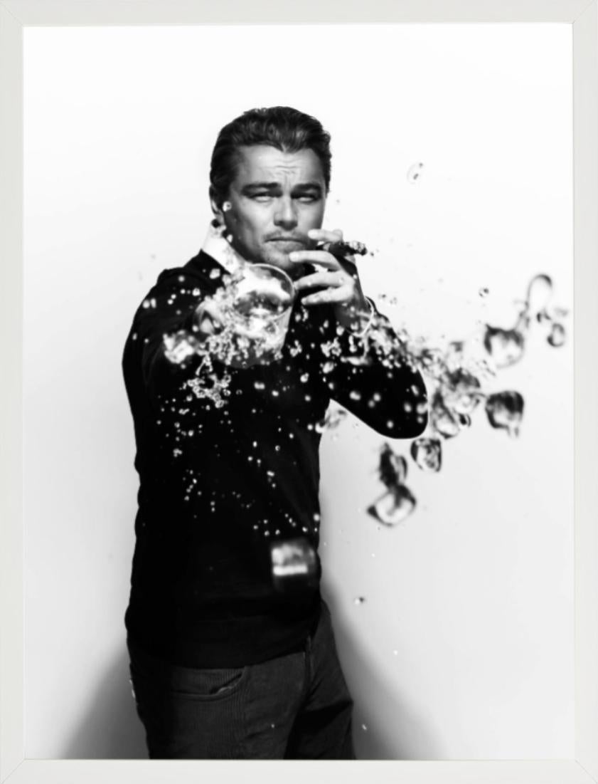 Leonardo DiCaprio-Trümmern – Porträt, das Trinken von Trinkgläsern, Kunstfotografie, 2010 im Angebot 5