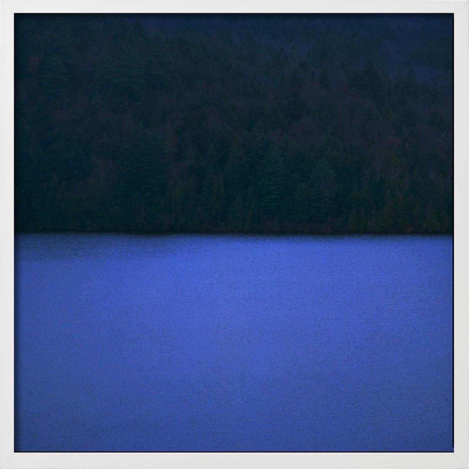 Placid Evening - stampa di un paesaggio blu con una foresta sul retro - Photograph Contemporaneo di Nigel Parry