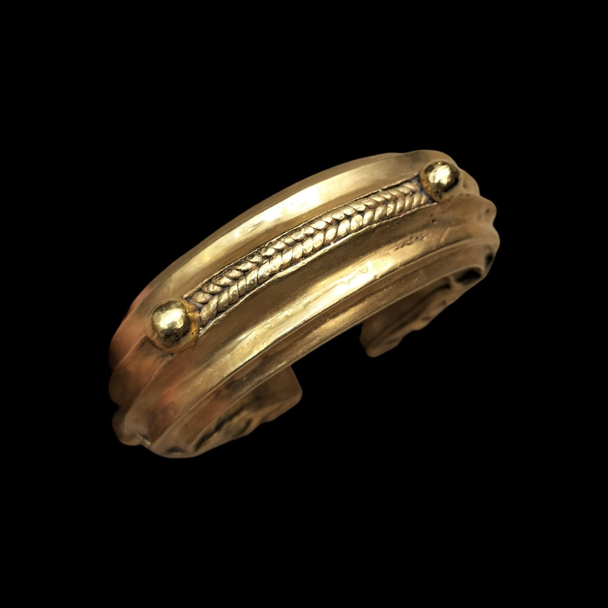Bracciale nigeriano del XIX secolo in oro e bronzo con valuta commerciale in vendita 5