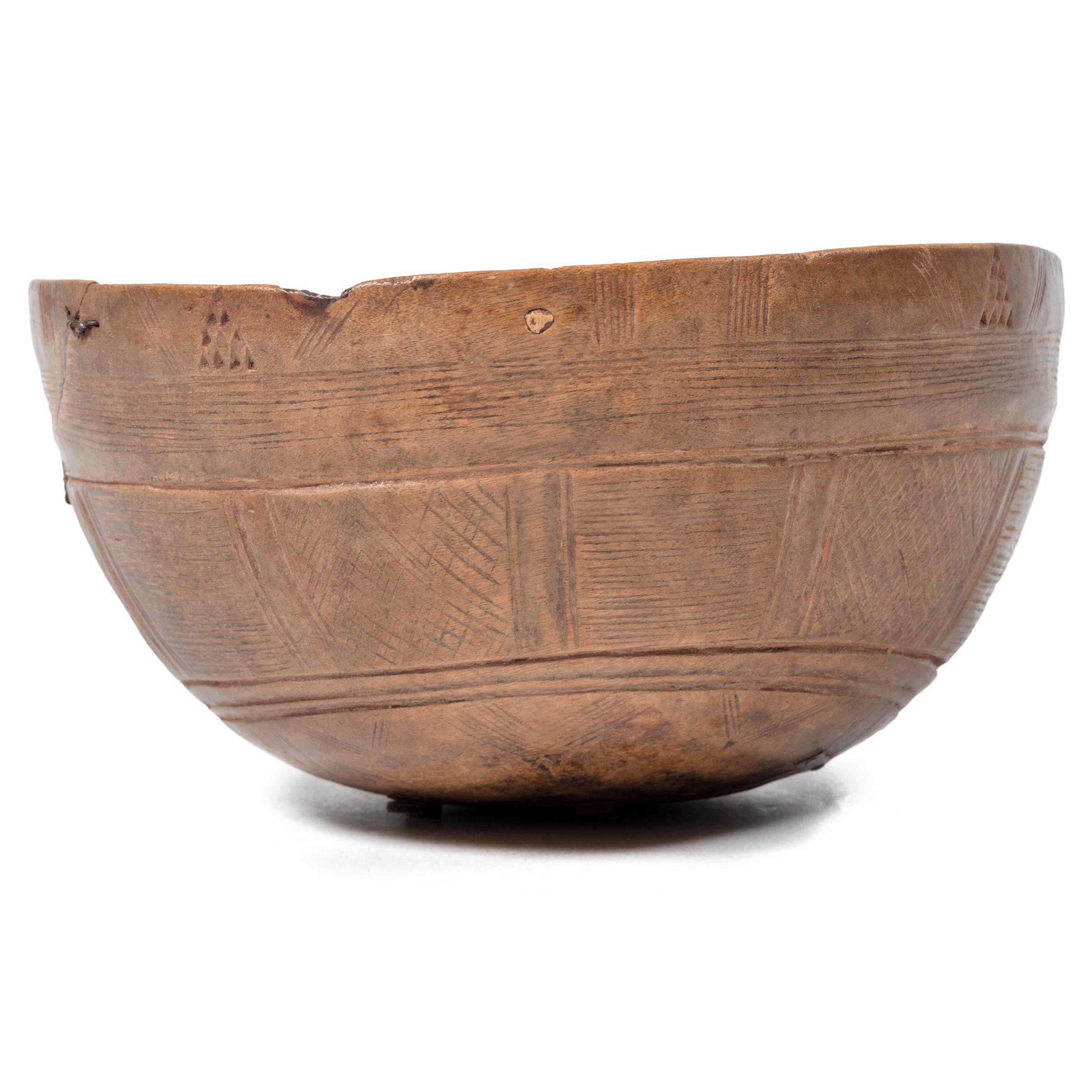 Nigerian Fulani Incised Bowl In Good Condition In Chicago, IL