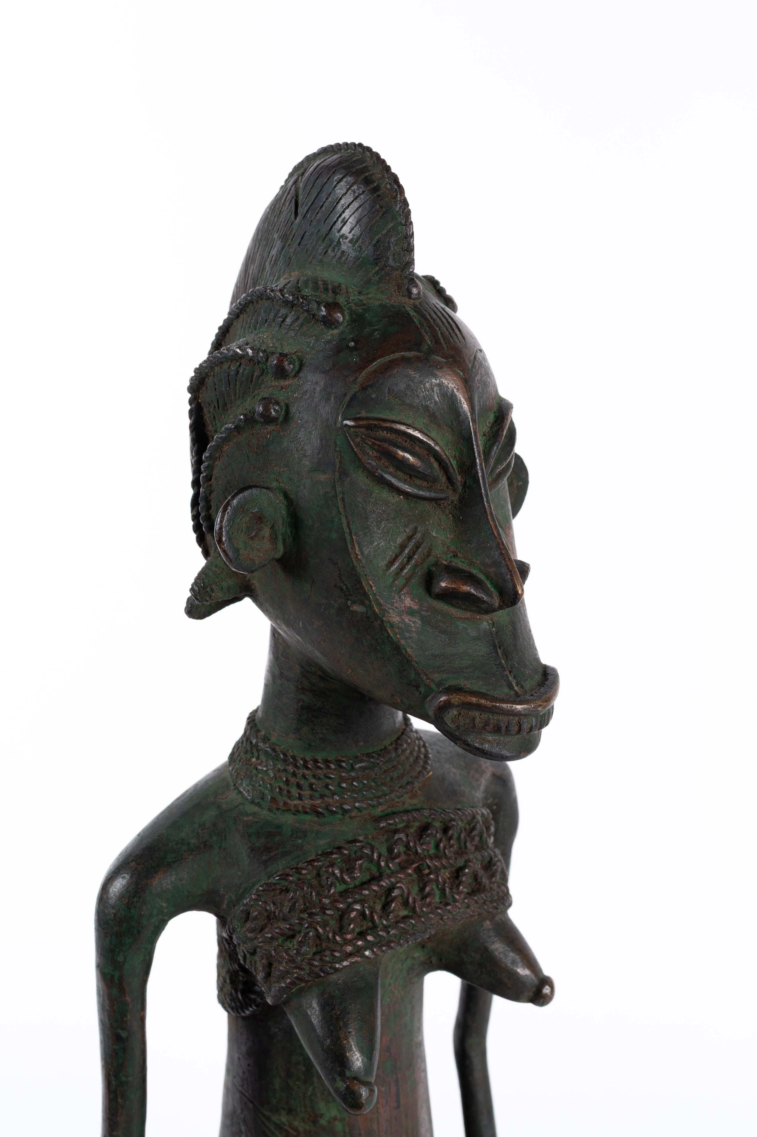 Igbo-Ukwu-Bronzestatue aus dem späten 19. Jahrhundert aus Nigeria. Cire perdue-Technik. 