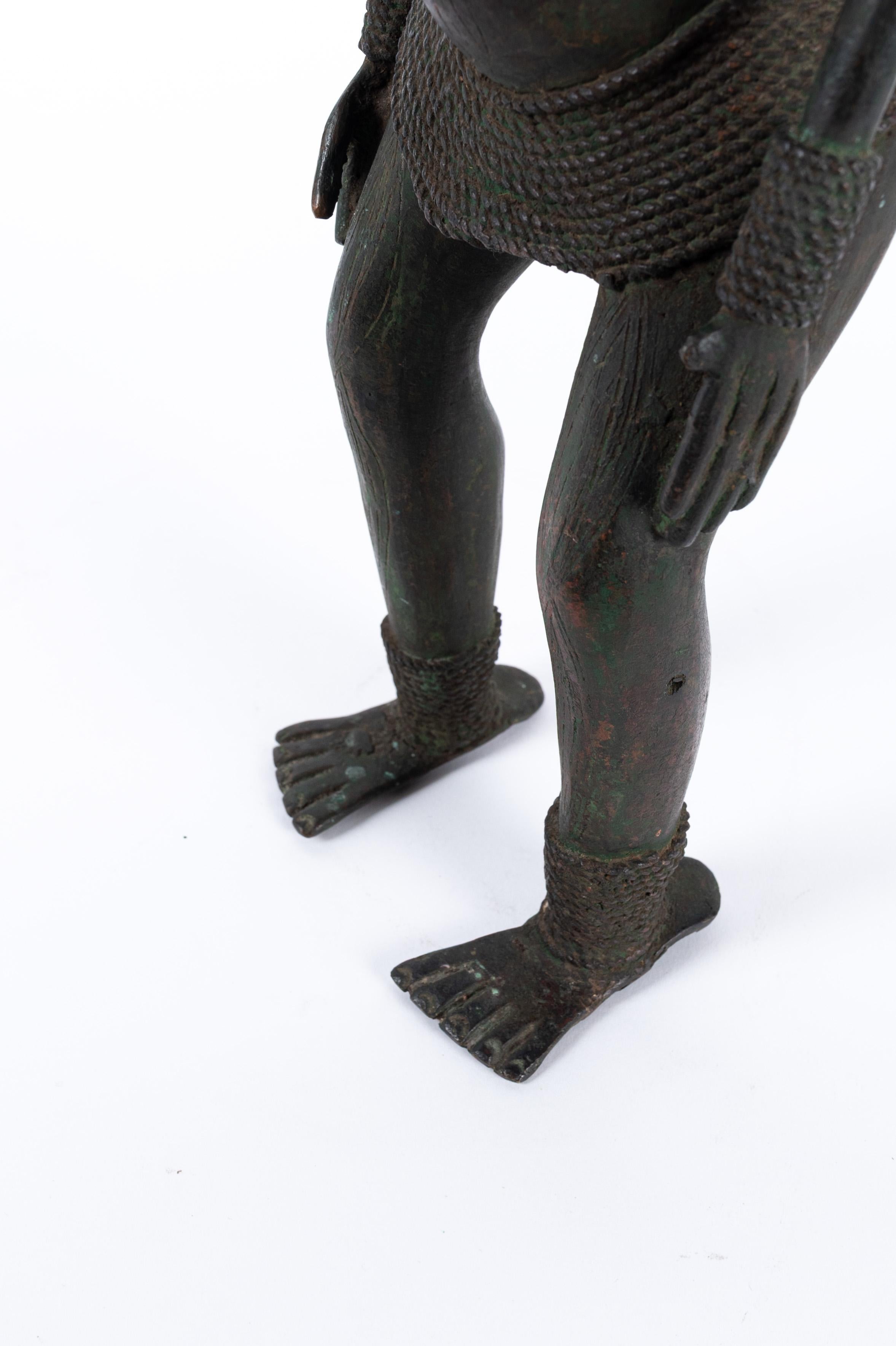 Nigerianische Igbo-Ukwu Bronzestatue im Angebot 3