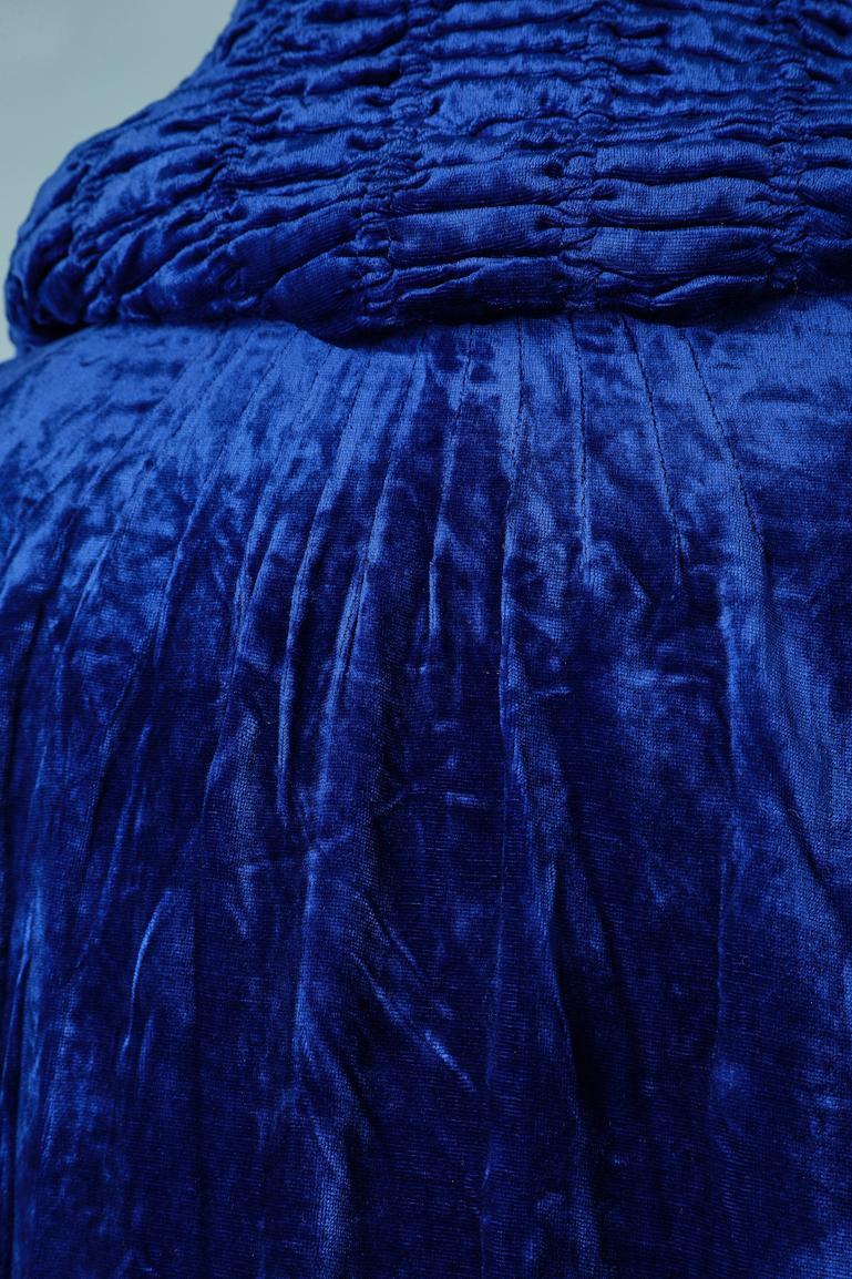 Night blue silk velvet Opera coat Circa 1920's  In Excellent Condition In Saint-Ouen-Sur-Seine, FR