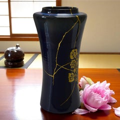 Night Blue Stoneware Vase – Gold Kintsugi and Maki-e
