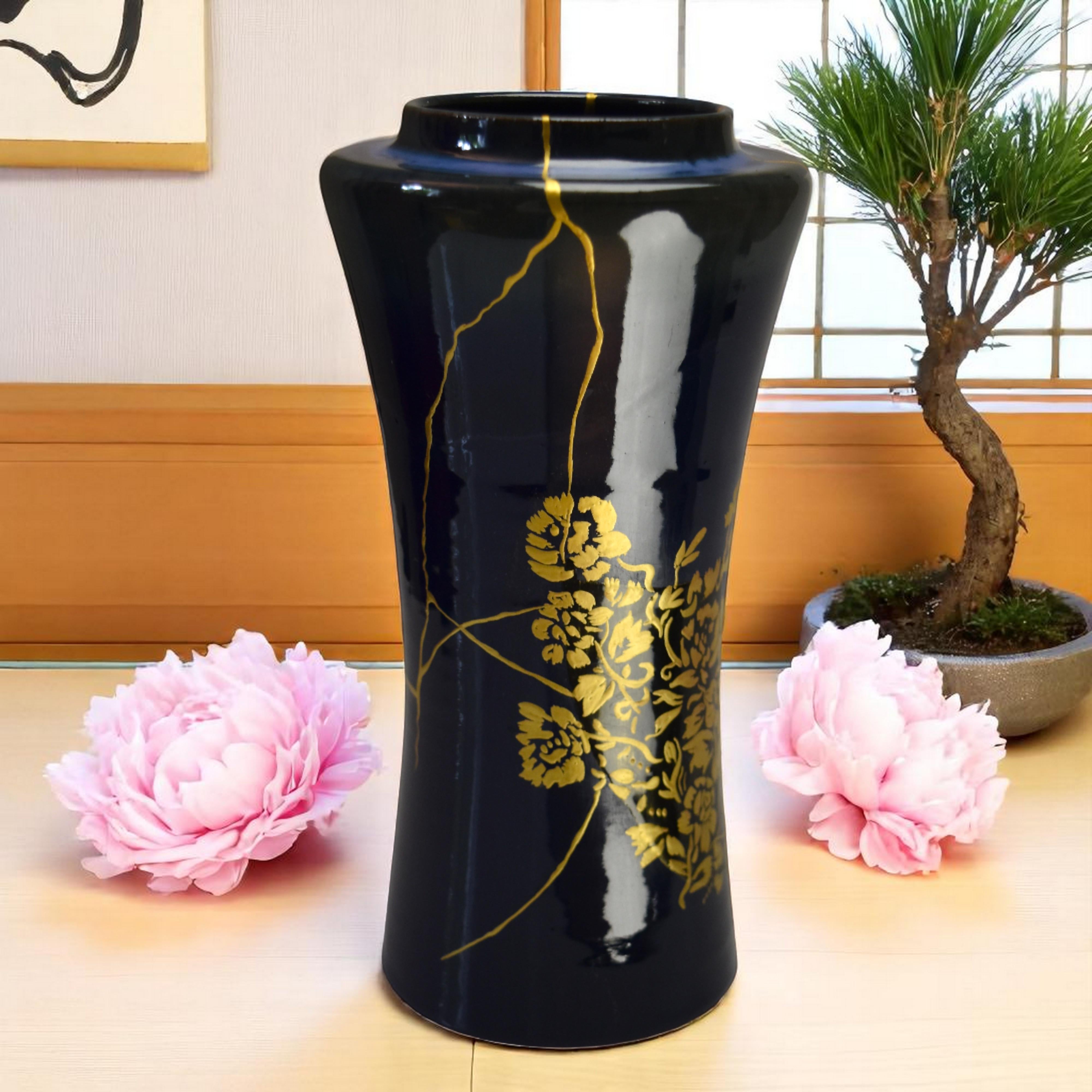 Francese Vaso in gres blu notte - Kintsugi oro e Maki-e in vendita