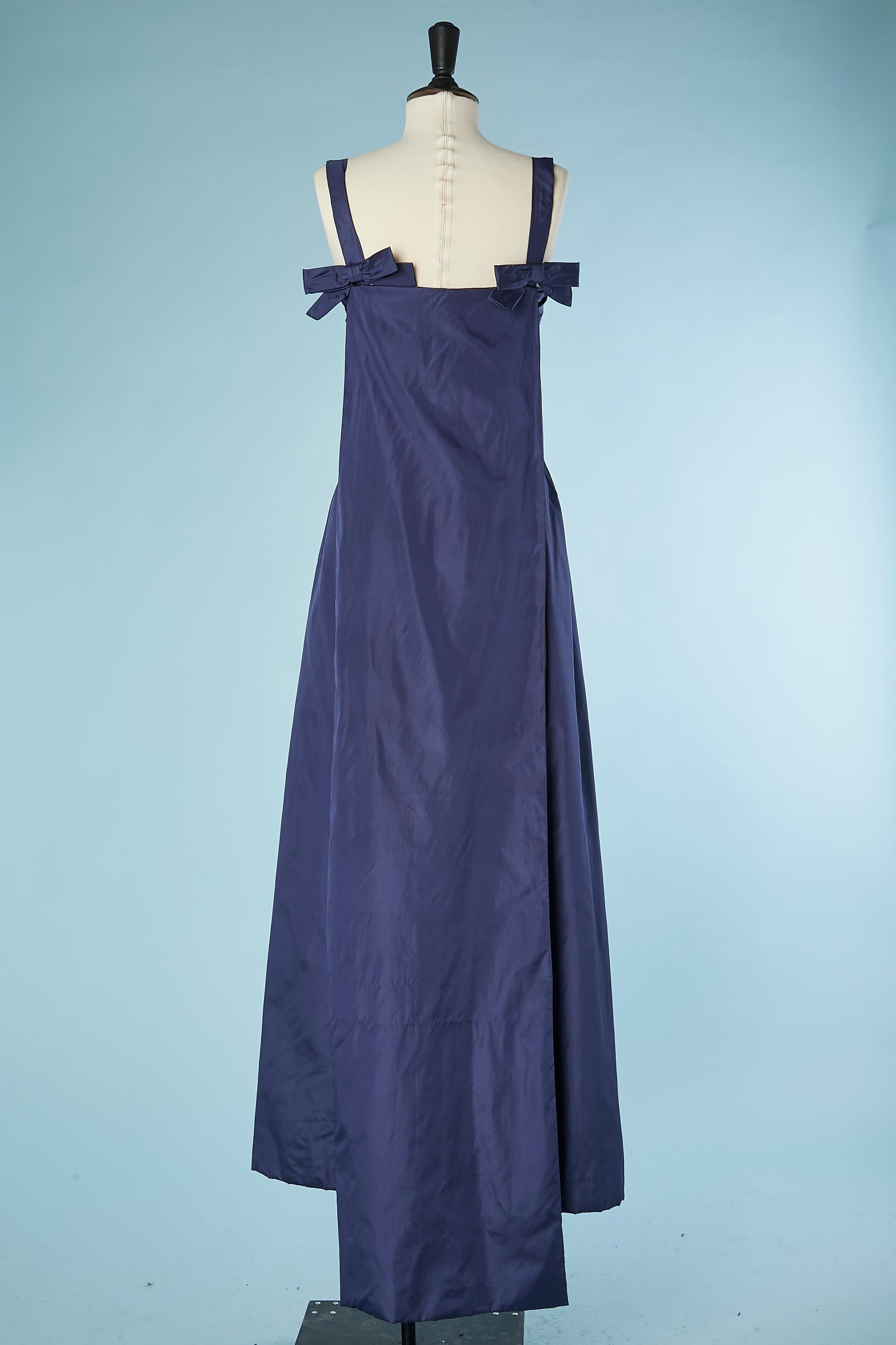 Night blue taffetas evening dress attributed to Christian Dior F.W 1957/58 In Excellent Condition For Sale In Saint-Ouen-Sur-Seine, FR
