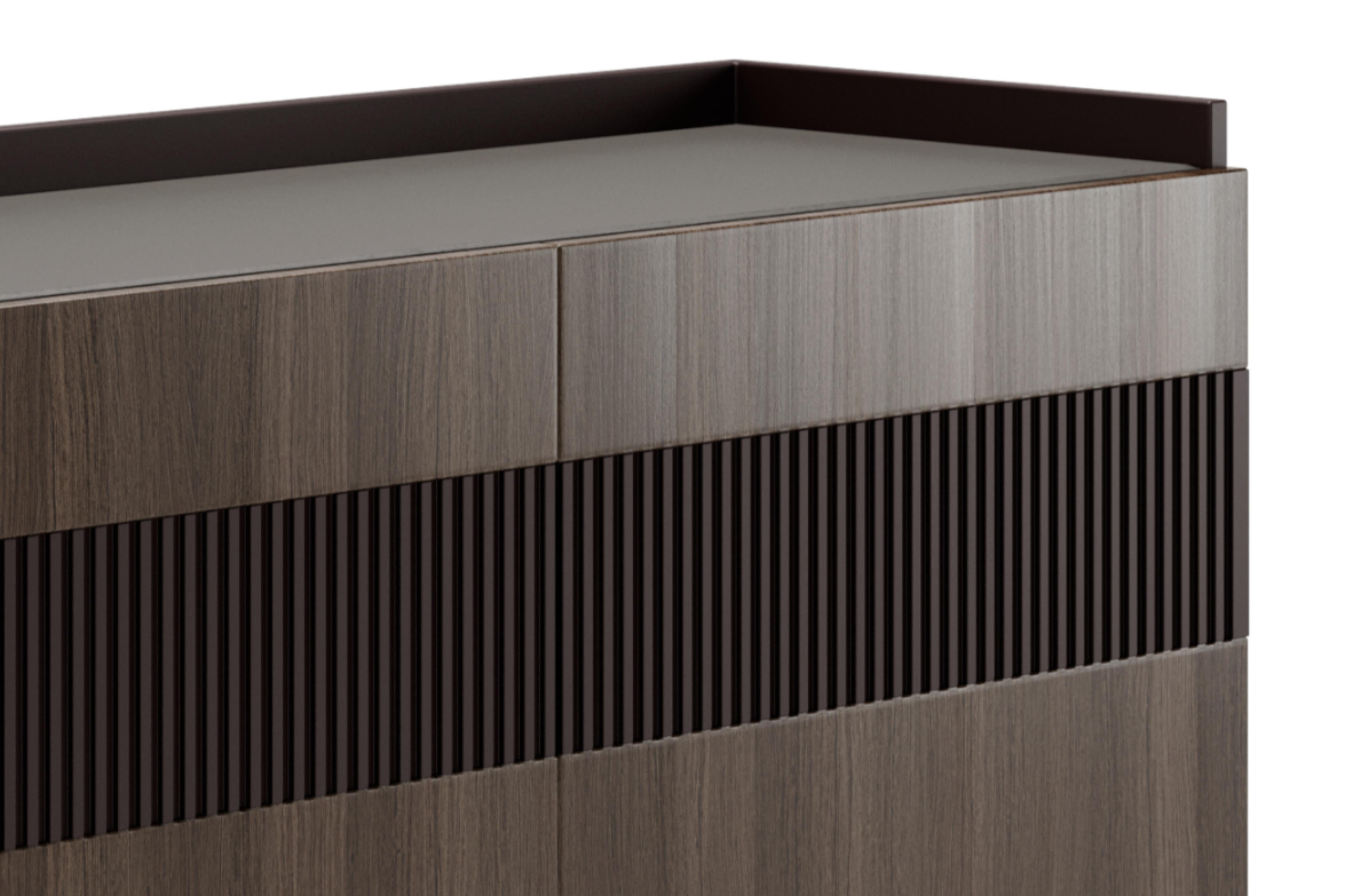 Modern Contemporary Chest of drawers Lacquered case, veneered fron drawers Metal legs For Sale