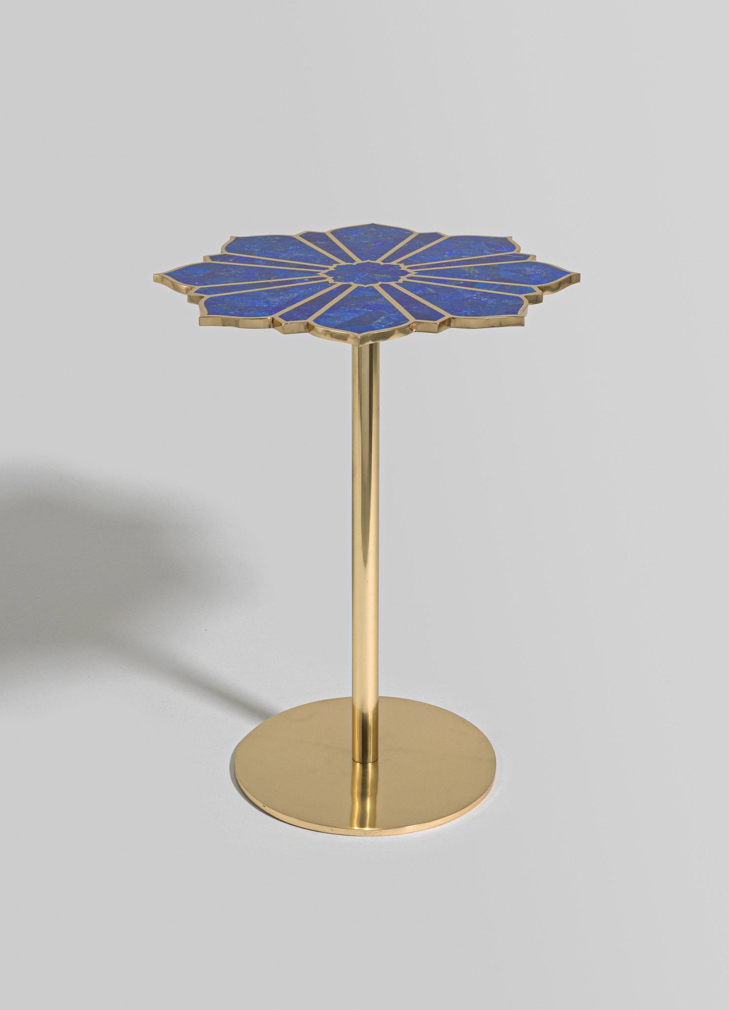 Petite table d'appoint Night Jasmine en laiton et pierre semi-précieuse, Viya by Vikram Goyal

Sans limites, vibrant et imaginé, un jardin indien est convoqué à la table. Ici, les invités dégagent des senteurs singulières de jasmin, de lilas et de