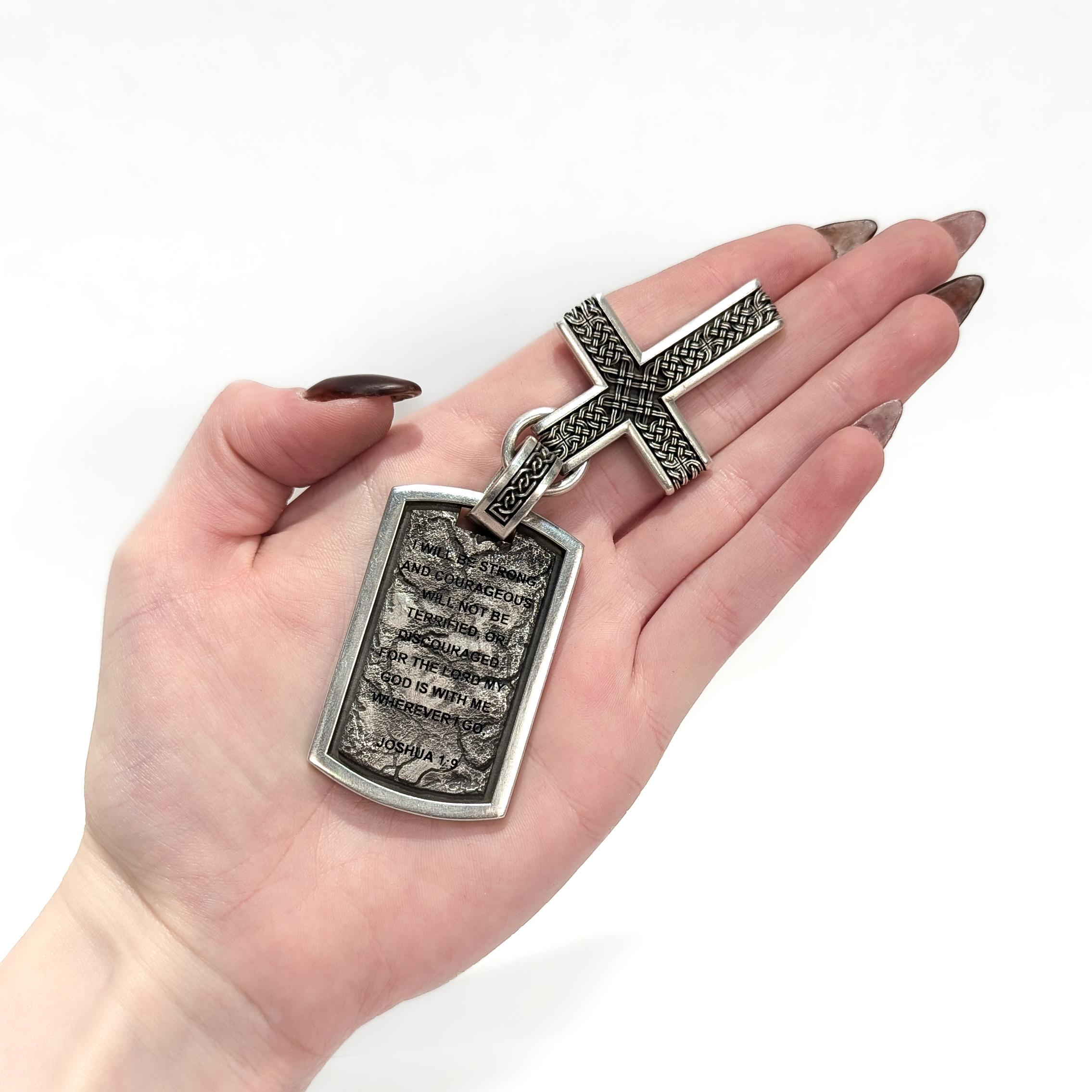 Ciondolo per collana e croce Joshua in argento Sterling Night Rider In condizioni buone in vendita a Philadelphia, PA