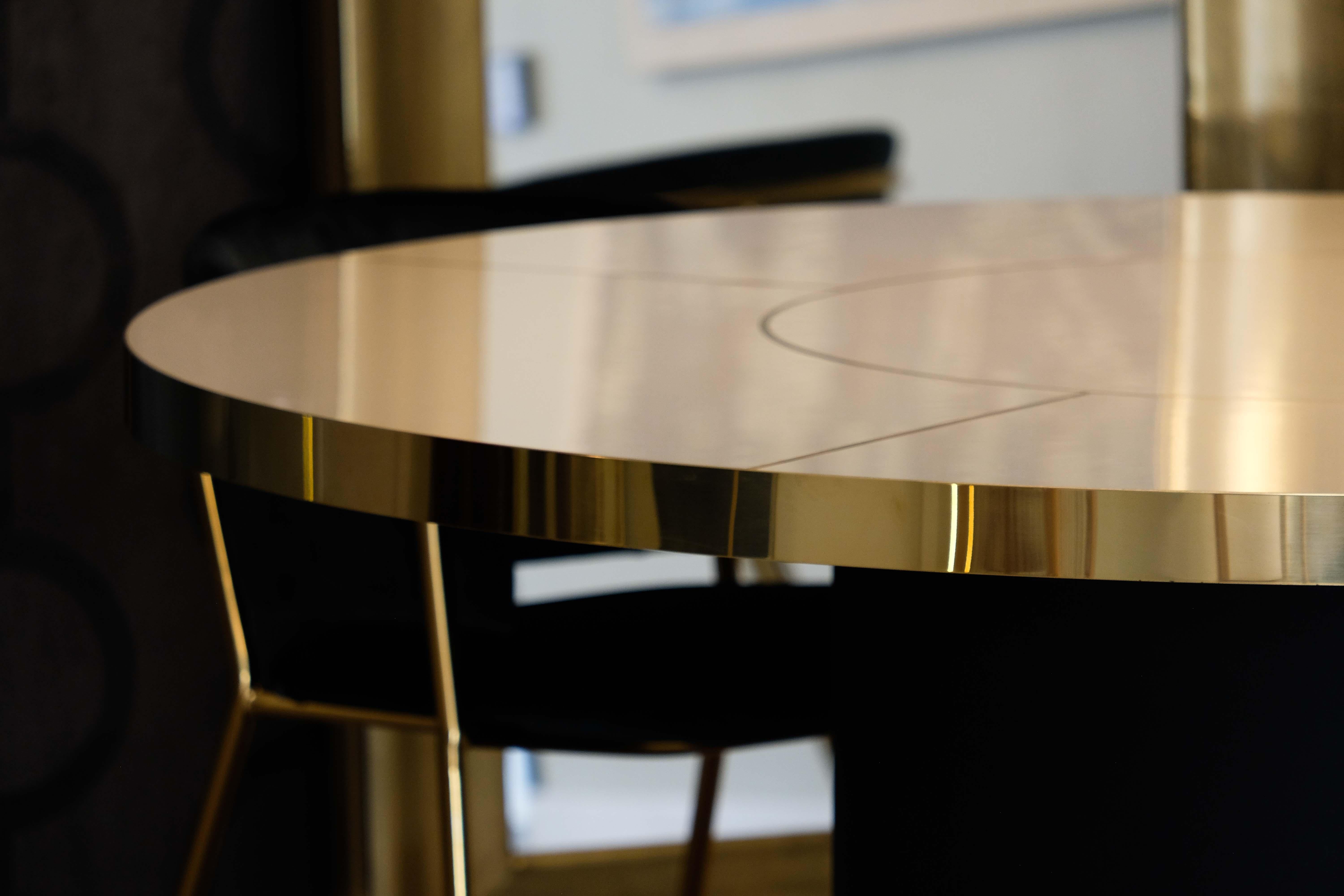 Night Sea, Navy Blue Round Table in High Gloss Laminate & Brass Marquetry L In New Condition For Sale In Alcoy, Alicante