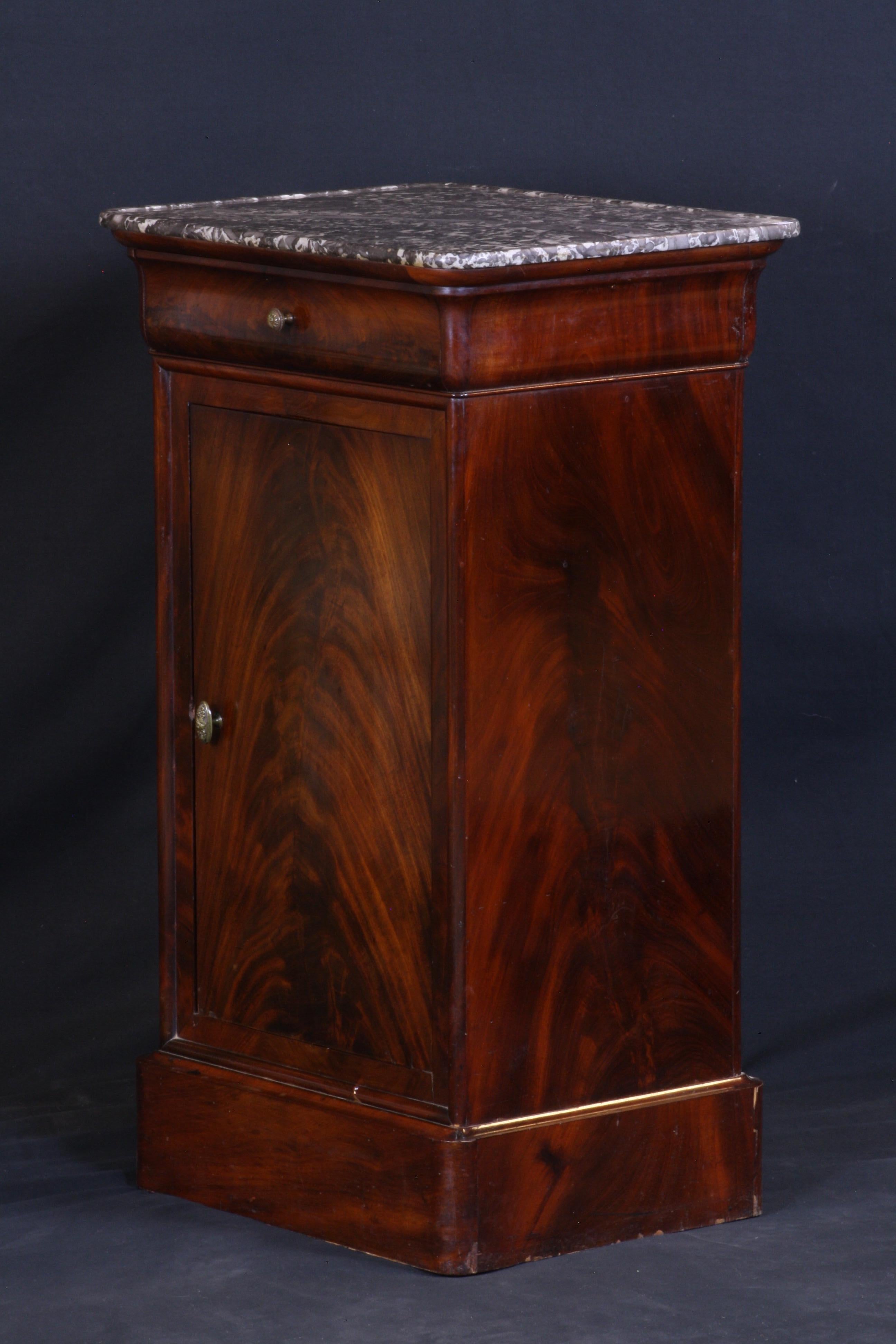 Marble-top mahogany night table/bedside table, French with flamed mahogany and 1 drawer and door.