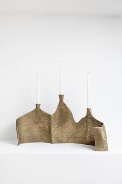 Candelabro triplo Night Strikes Sparks in ottone e resina metallica di Atelier A. Ellery