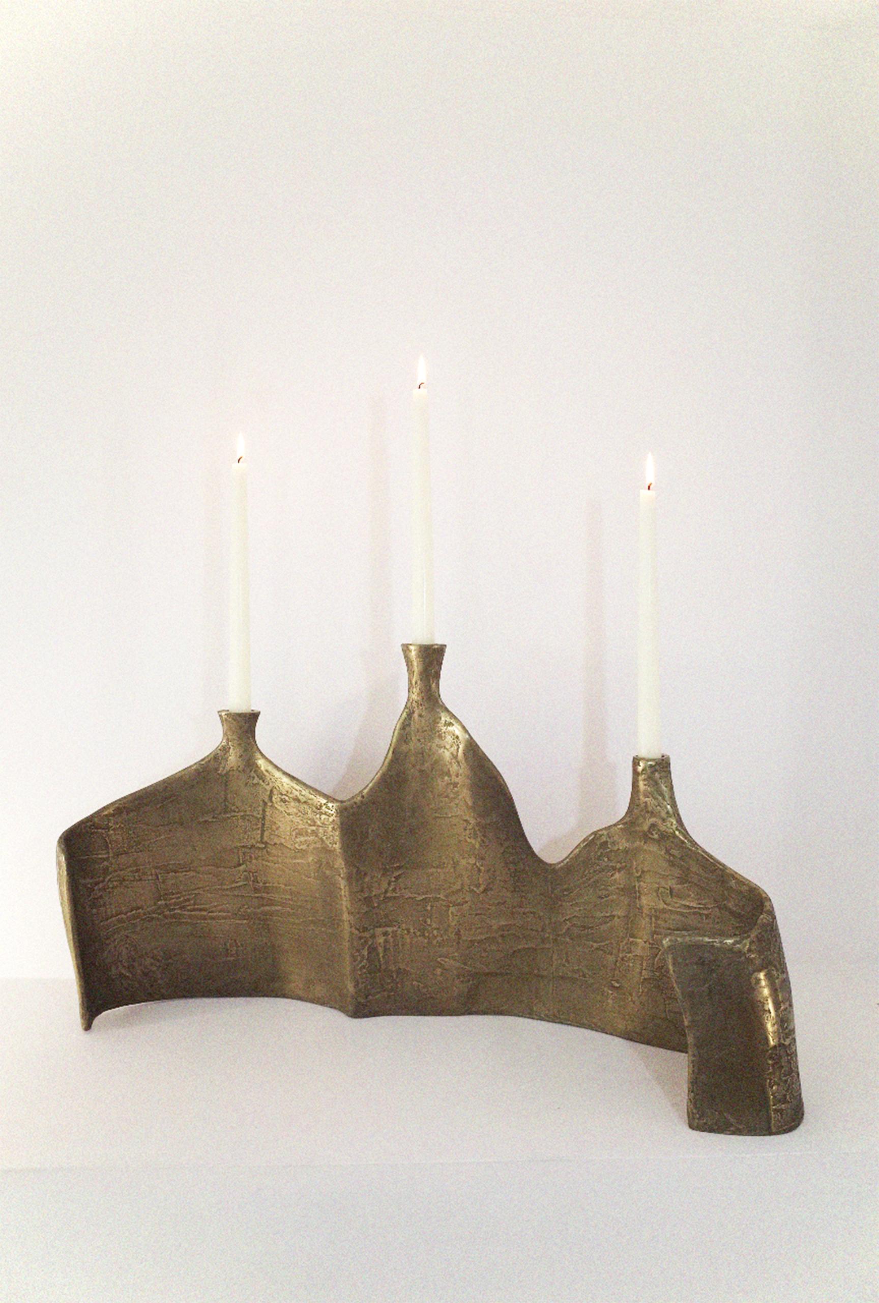 Candelabro triple Night Strikes Sparks de resina metálica de latón by Atelier Ellery Otro en venta