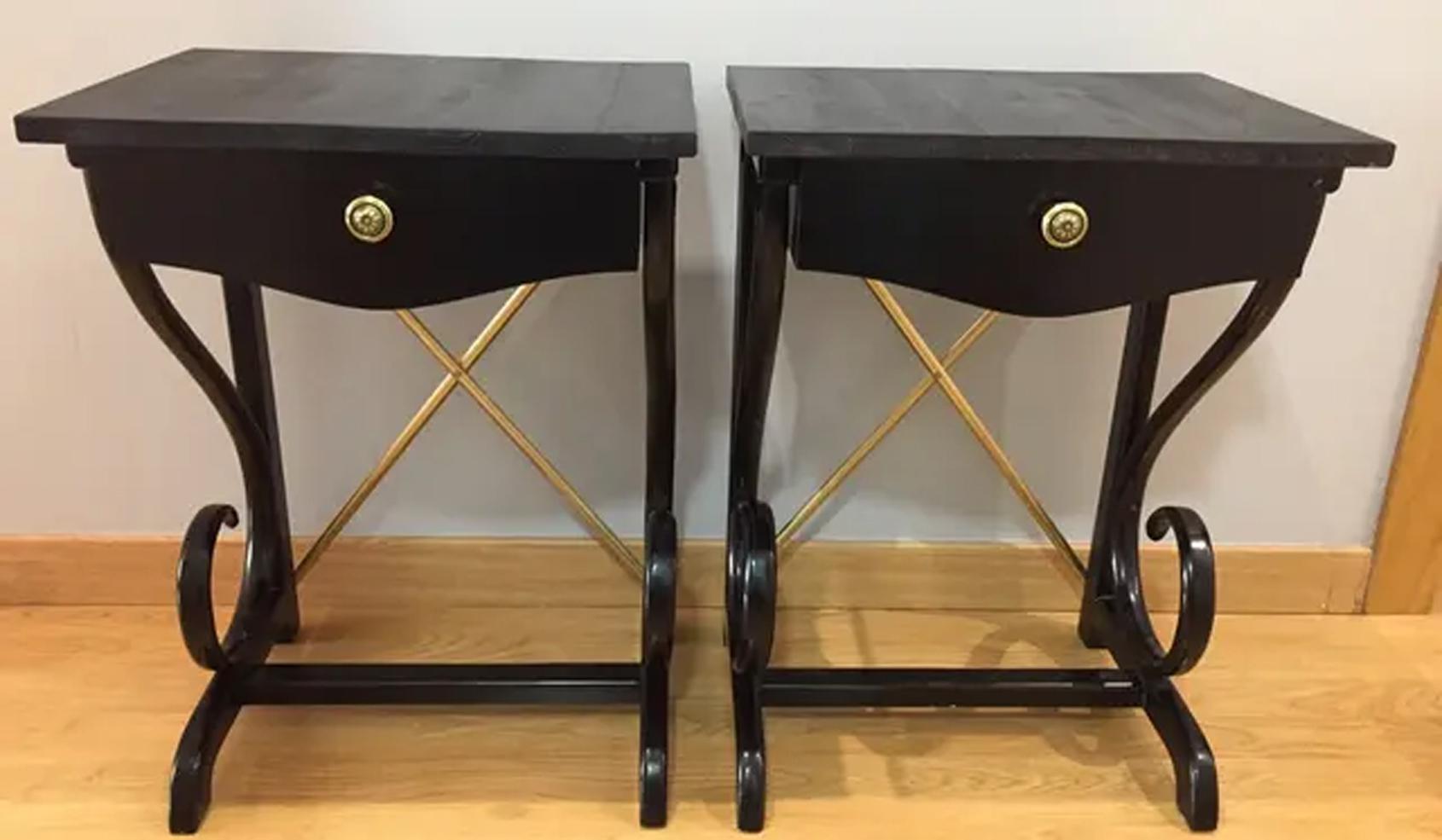 Pair of midcentury night tables Thonet style ebonized nightstands or end tables

Black bentwood and brass,

One drawer.
   