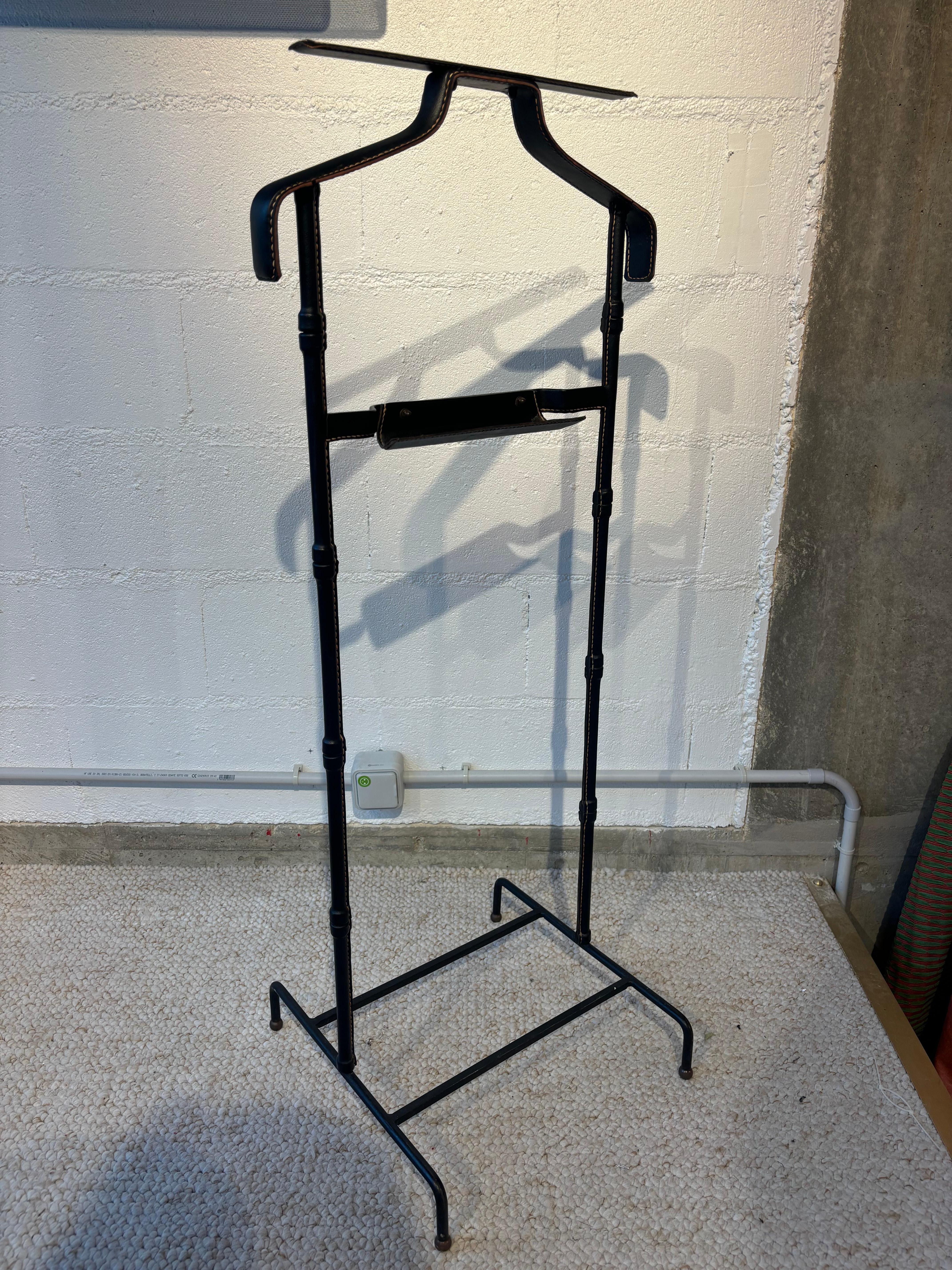 Mid-Century moderno Cameriere di notte di Jacques Adnet in vendita