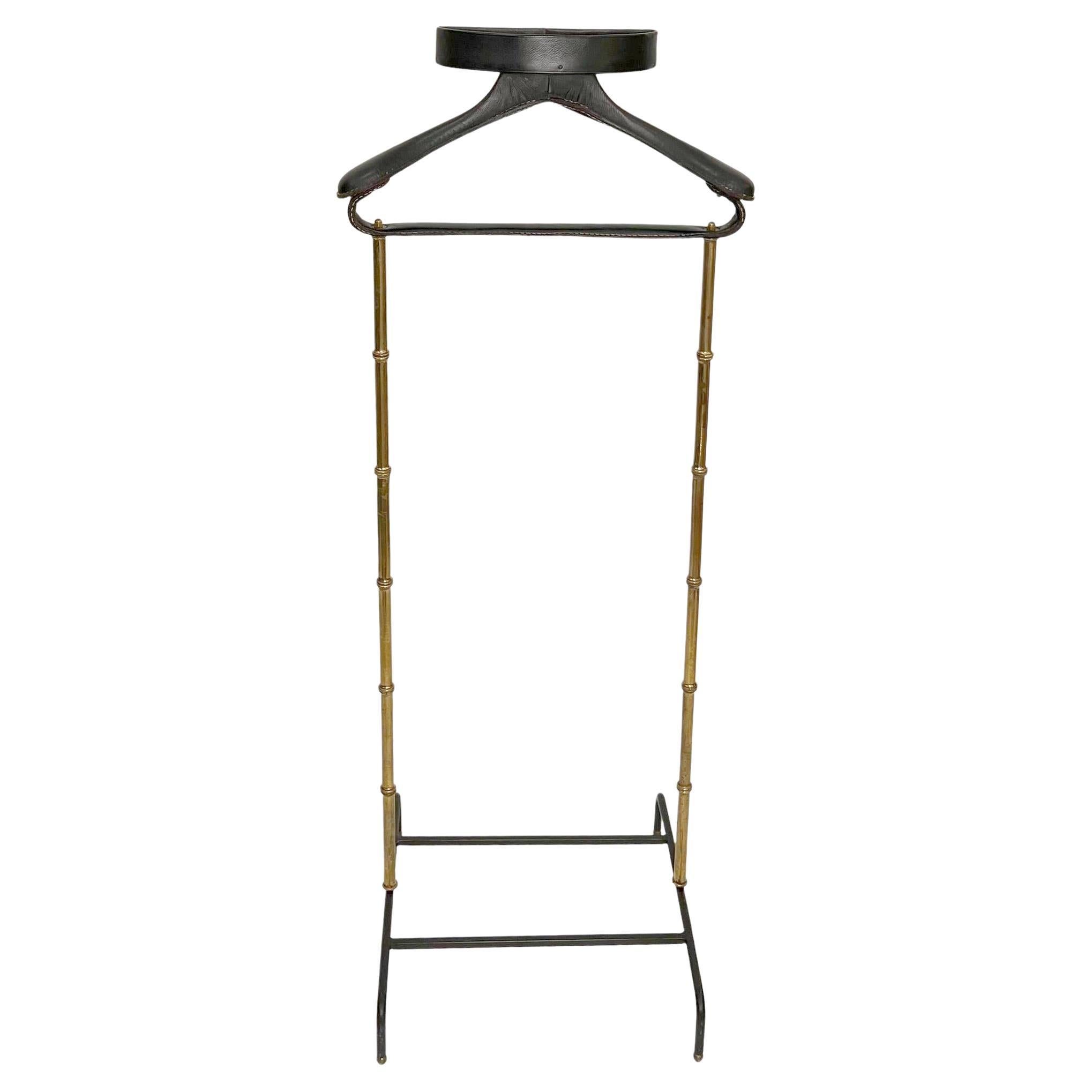 Night valet in turned brass and black leather by J. Adnet, France circa 1950 For Sale